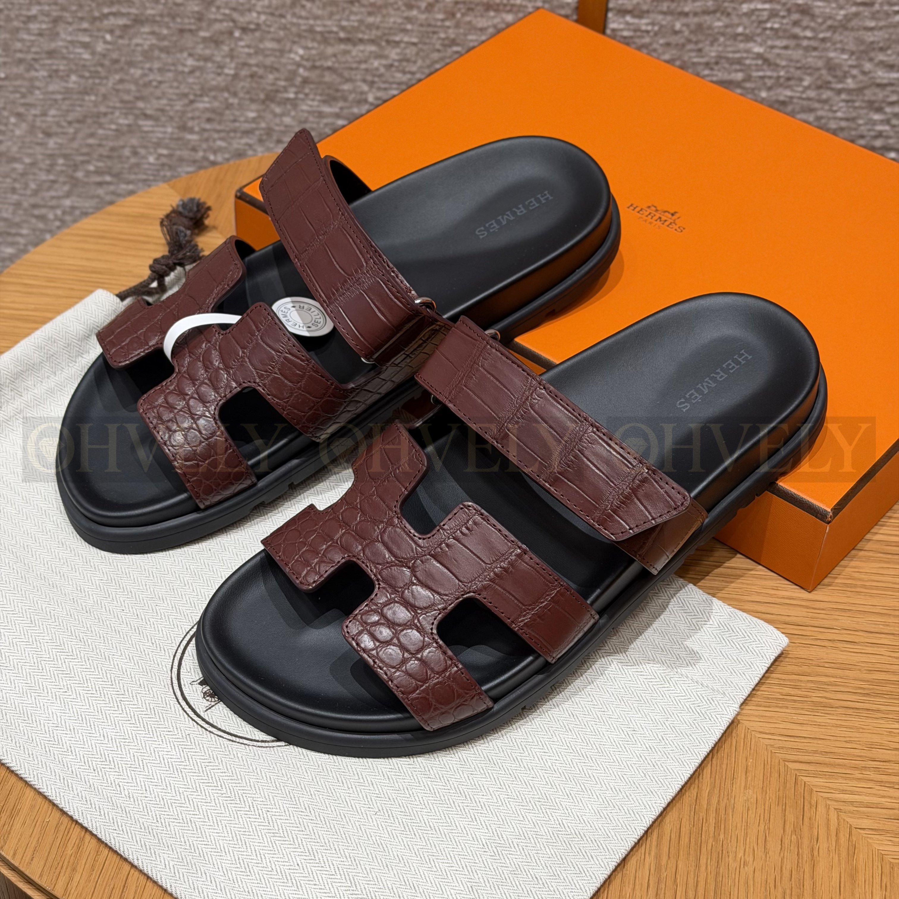 HERMÈS 에르메스 치레 샌들 매트 엘리게이터 & 블랙 로버 솔  (Burgundy red)