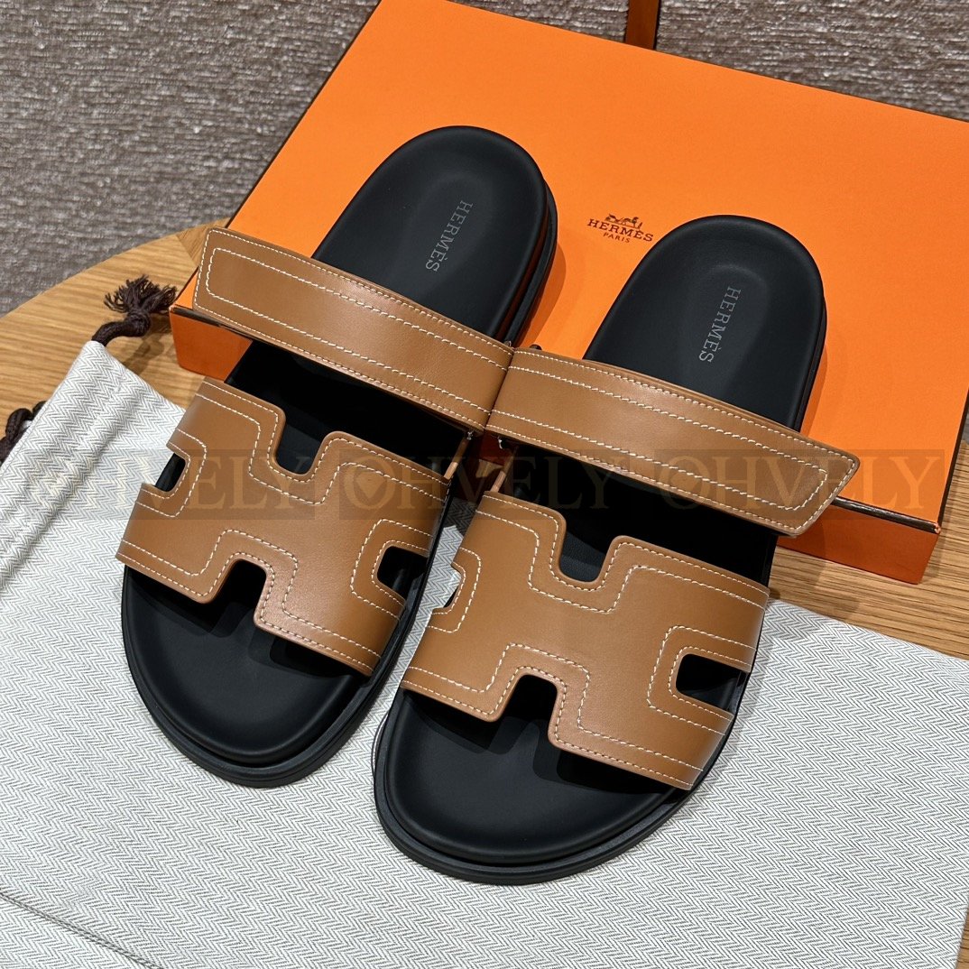 HERMÈS 에르메스 칩레 샌들 박스 카프스킨 & 블랙 로버 솔 (Gold)