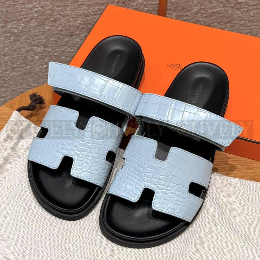HERMÈS 에르메스 치프레 샌들 매트 엘리게이터 & 블랙 로버 솔 (Blue pale)