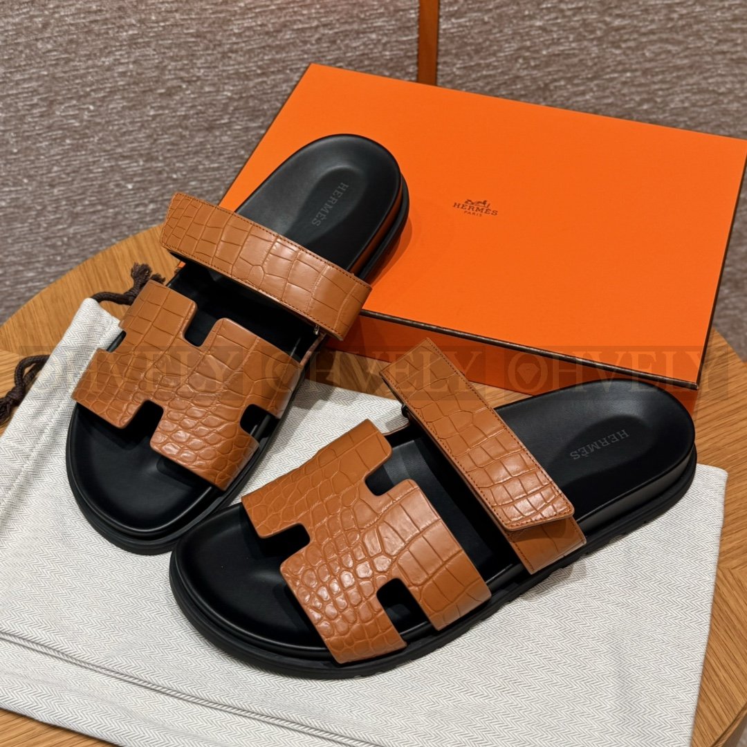HERMÈS 에르메스 치프레 샌들 매트 엘리게이터 & 블랙 로버 솔 (Naturel)
