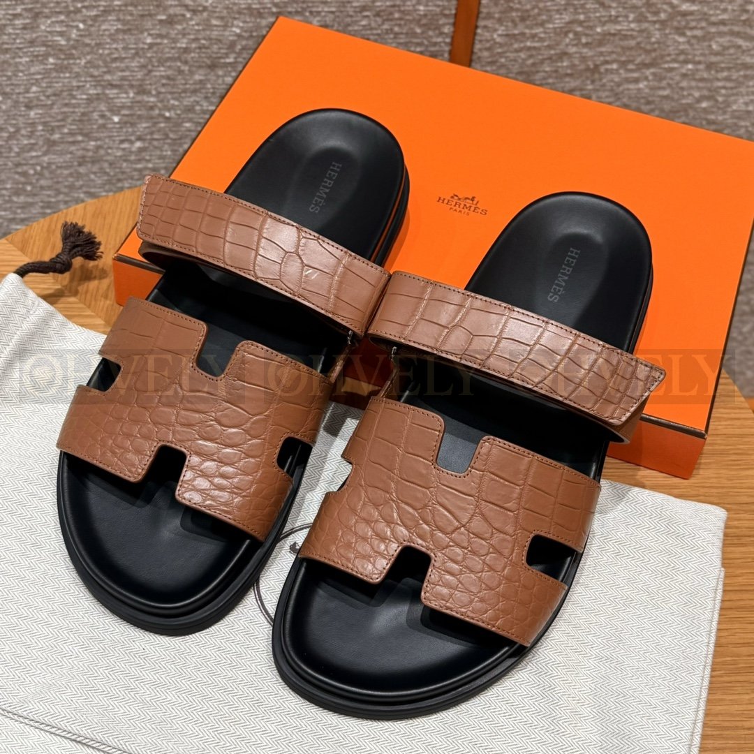 HERMÈS 에르메스 치프레 샌들 매트 엘리게이터 & 블랙 로버 솔 (Gold)