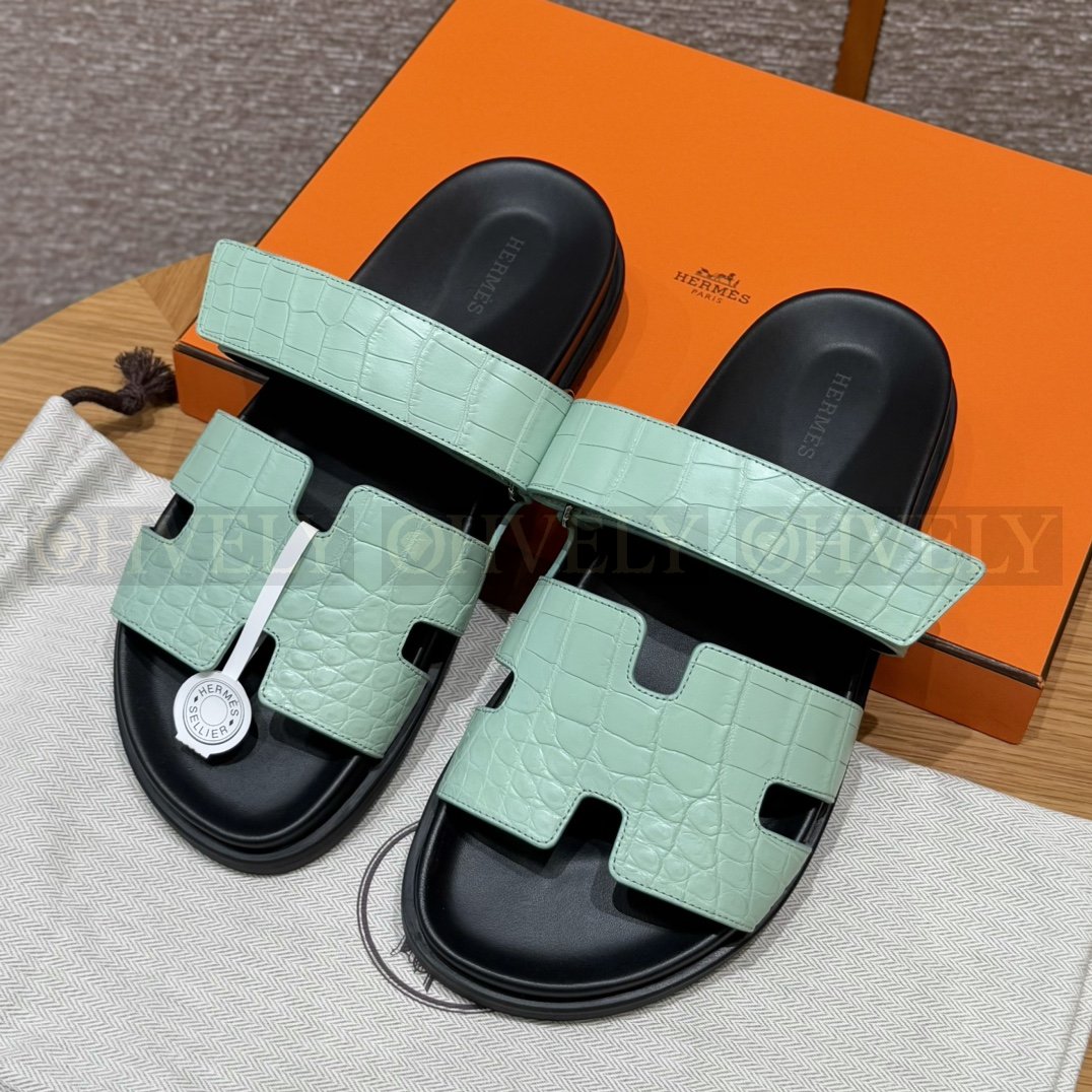 HERMÈS 에르메스 치프레 샌들 매트 엘리게이터 & 블랙 로버 솔 (Menthe)