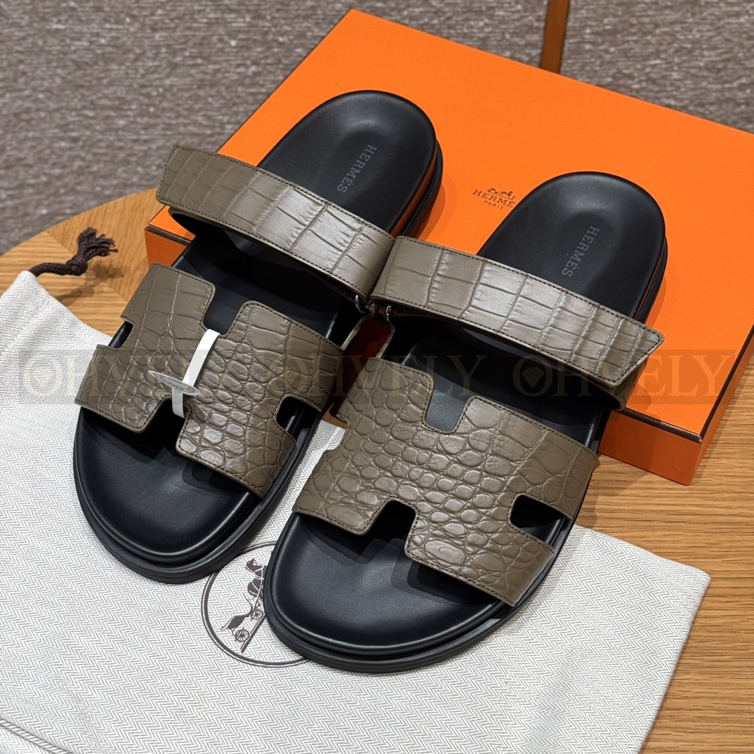 HERMÈS 에르메스 치프레 샌들 매트 엘리게이터 & 블랙 로버 솔 (Etoupe)