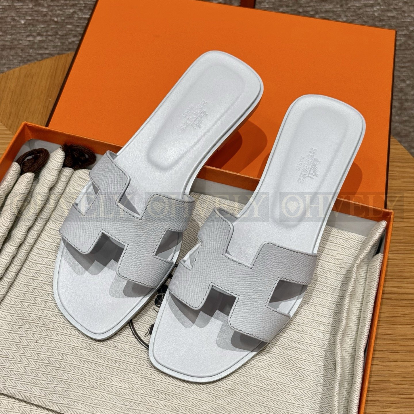 HERMÈS 에르메스 오란 샌들 엡송 카프스킨 (Blue Chacier)