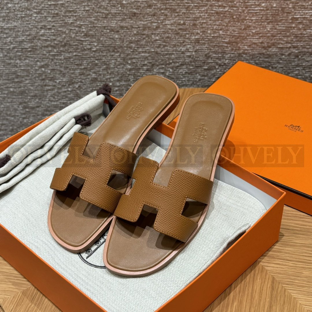 HERMÈS 에르메스 오란 샌들 엡송 카프스킨 (Gold)