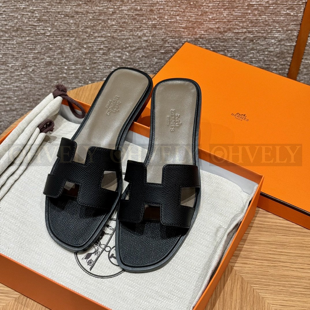 HERMÈS 에르메스 오란 샌들 엡송 카프스킨 (Black)