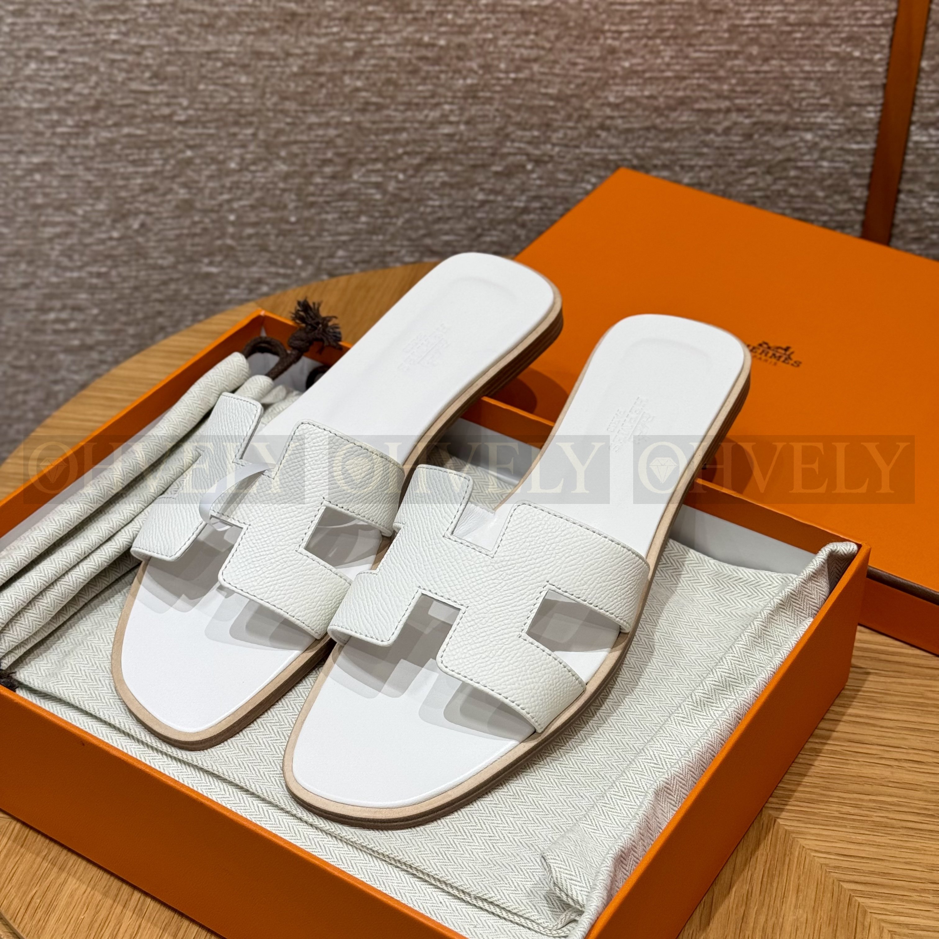 HERMÈS 에르메스 오란 샌들 엡송 카프스킨 (Blanc)