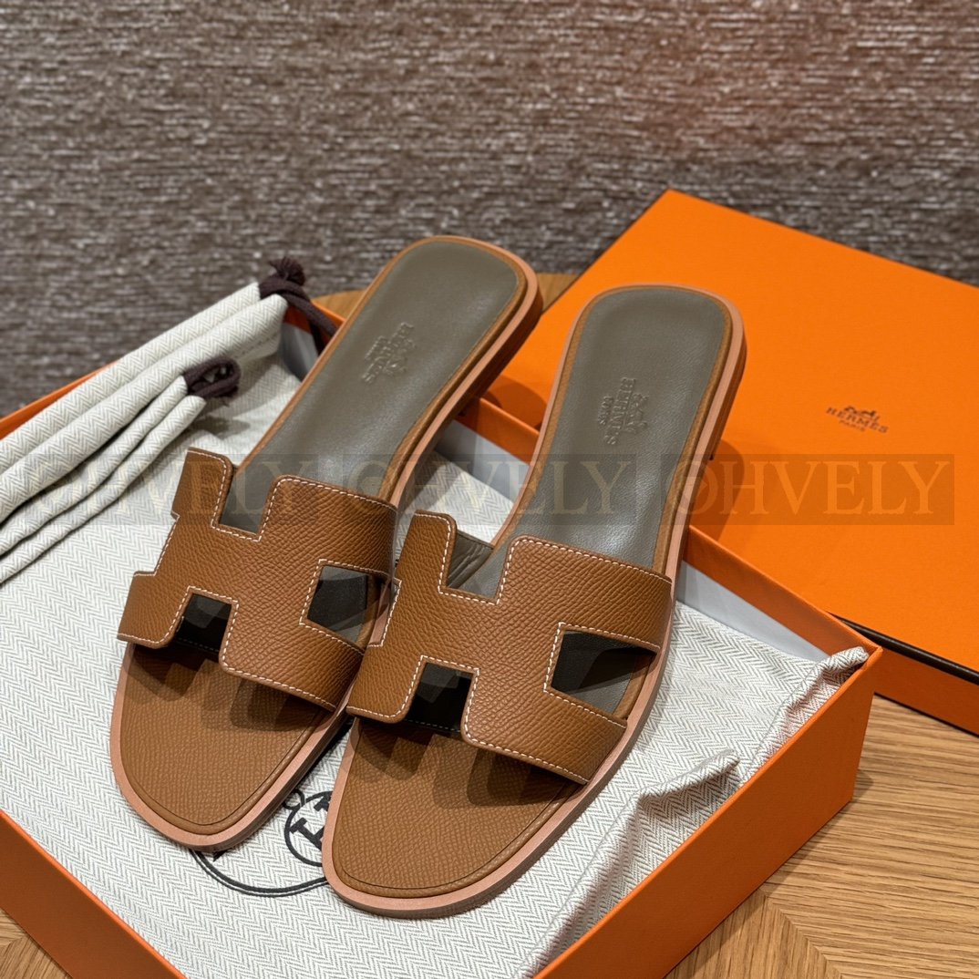 HERMÈS 에르메스 오란 샌들 엡송 카프스킨 (Gold)