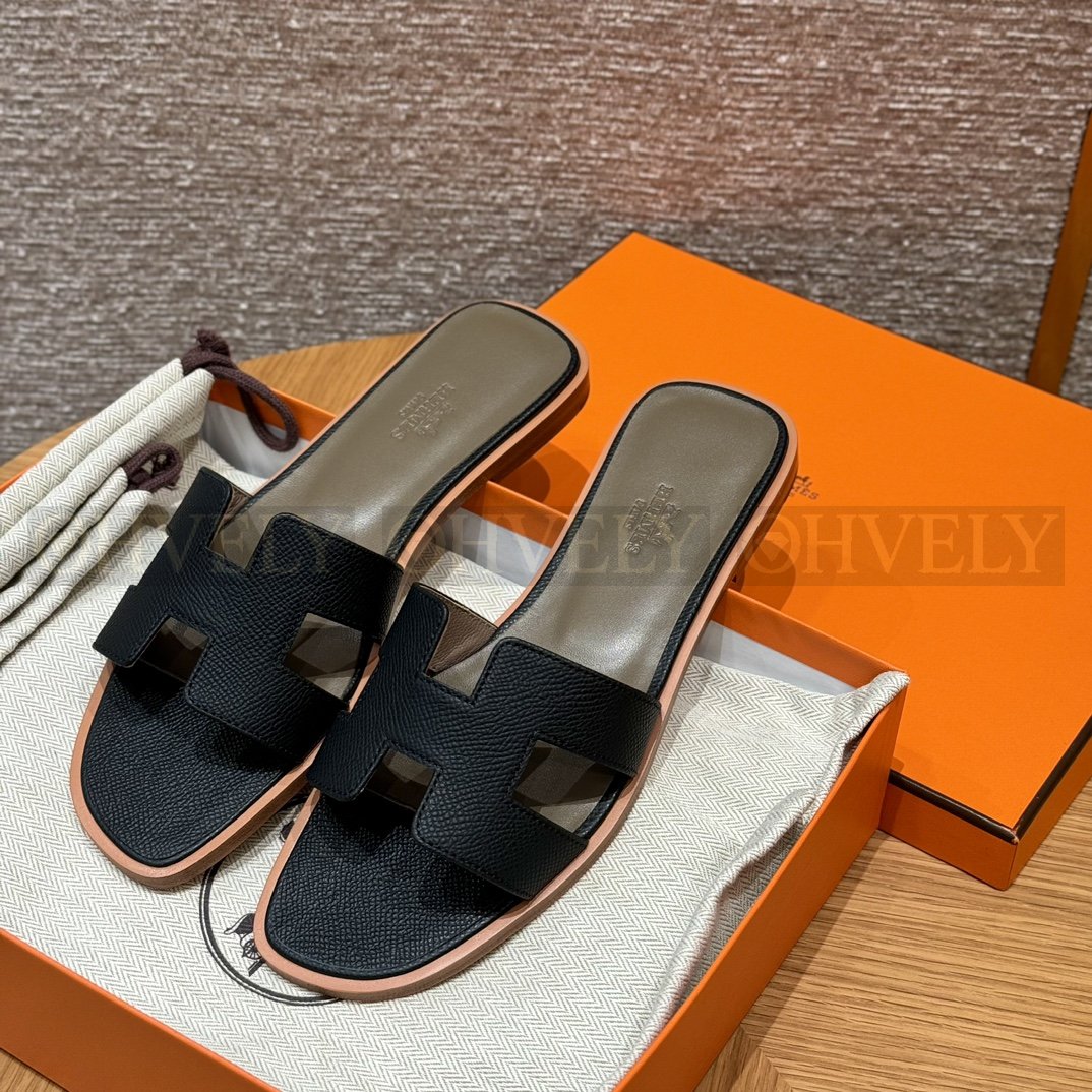 HERMÈS 에르메스 오란 샌들 엡송 카프스킨 (Black)