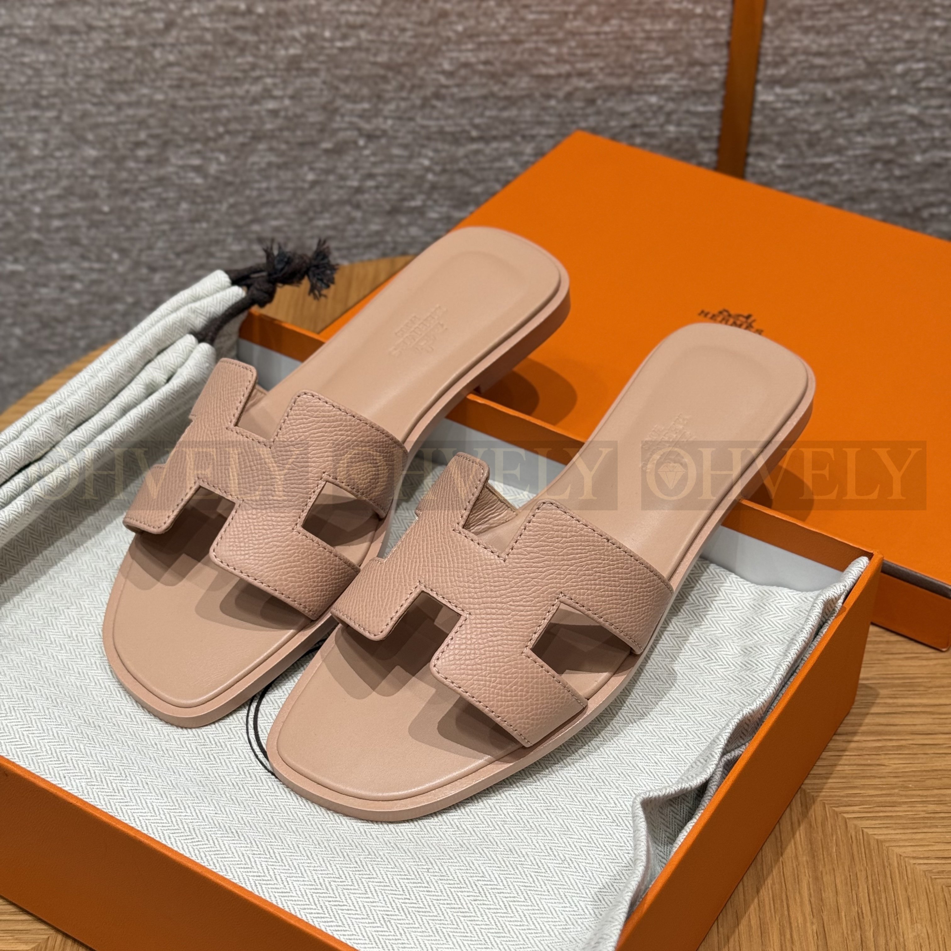 HERMÈS 에르메스 오란 샌들 엡송 카프스킨 (Pelino beige)