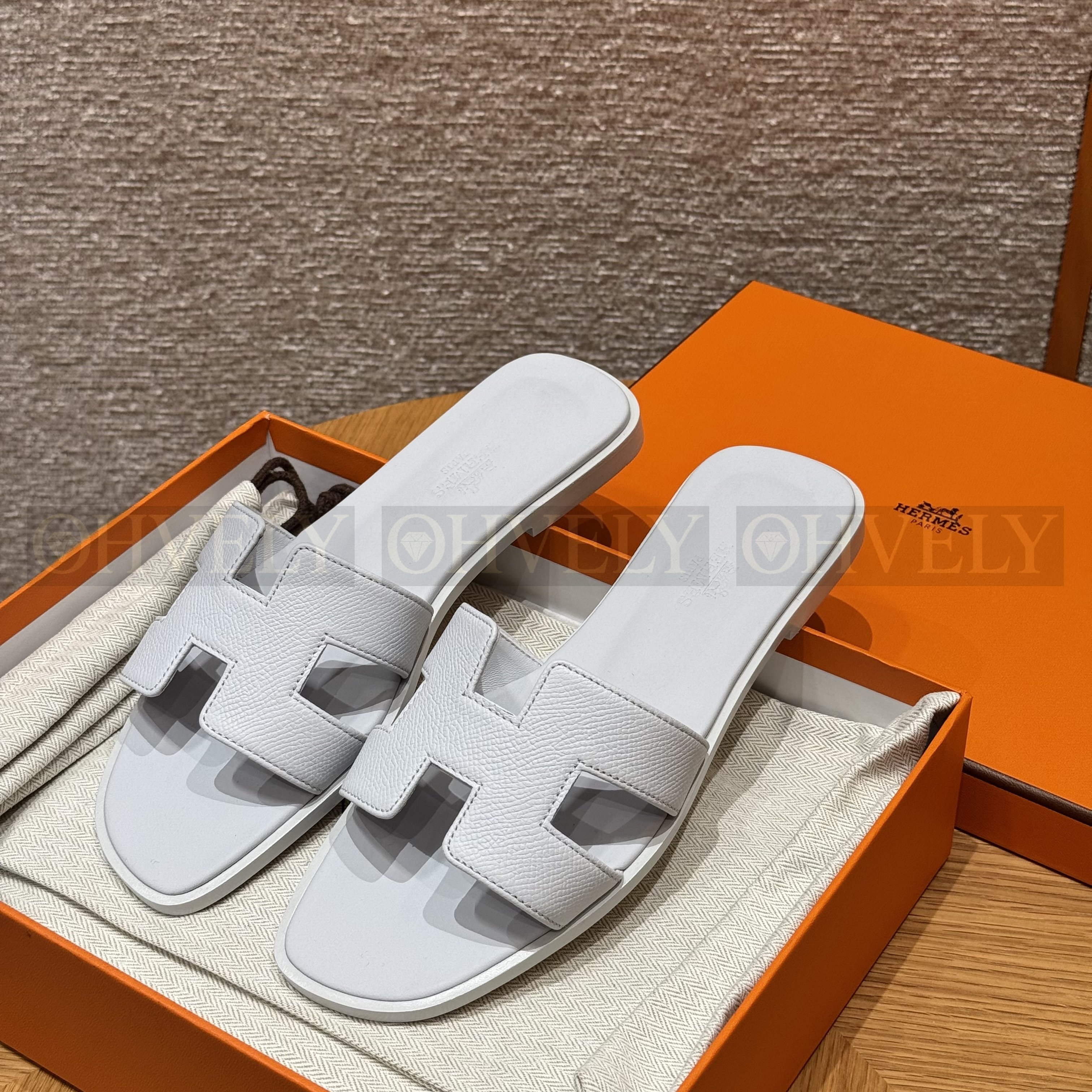 HERMÈS 에르메스 오란 샌들 엡송 카프스킨 (Blue Chacier)