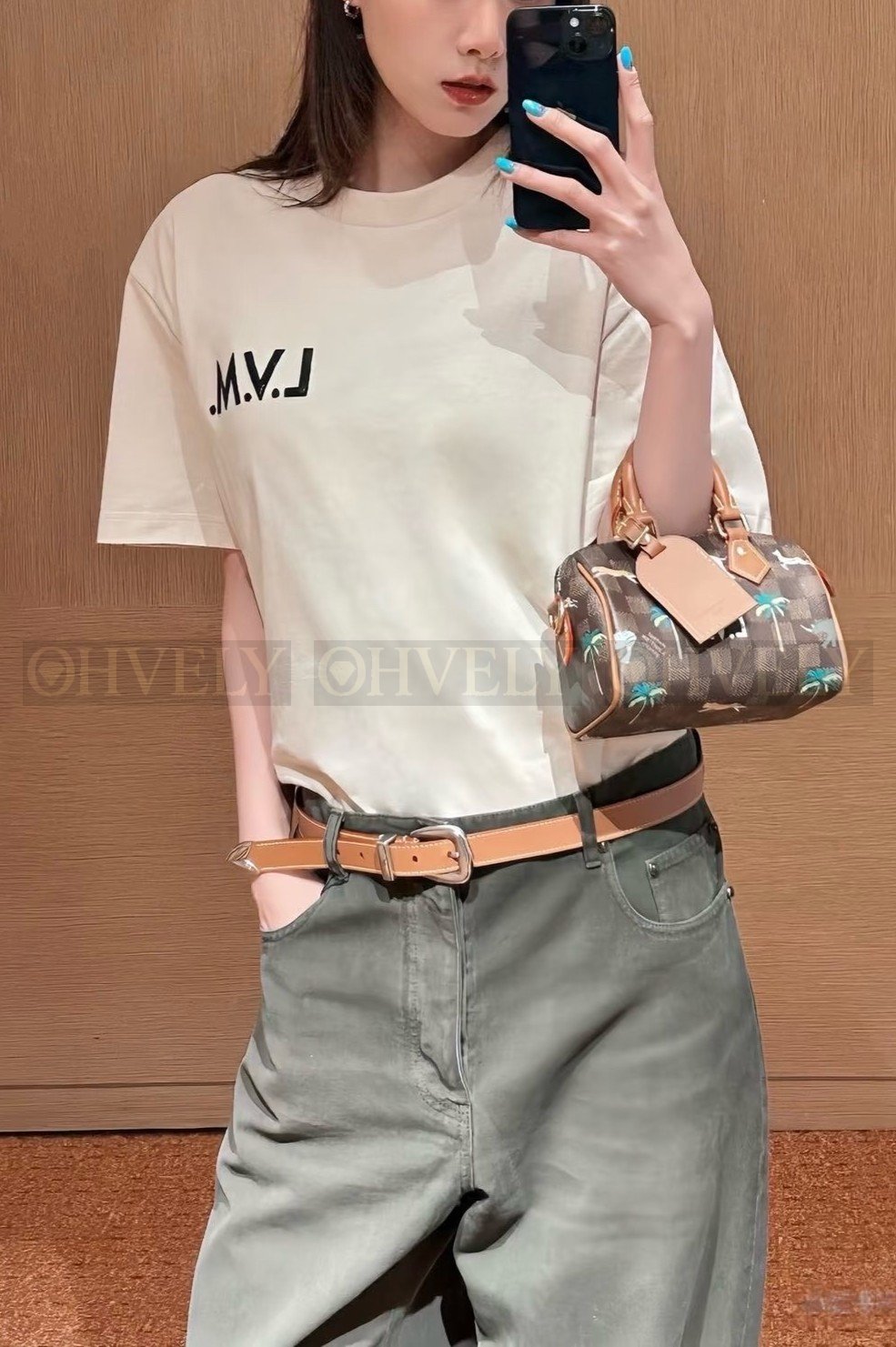 【 ZP버전 】루이비통 Louis Vuitton L.V.M. 로고 자수 티셔츠