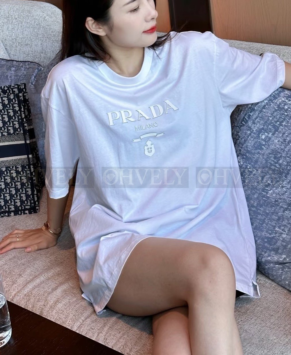 【 ZP버전 】프라다 PRADA 엠보싱 로고 프린트 반팔 티셔츠