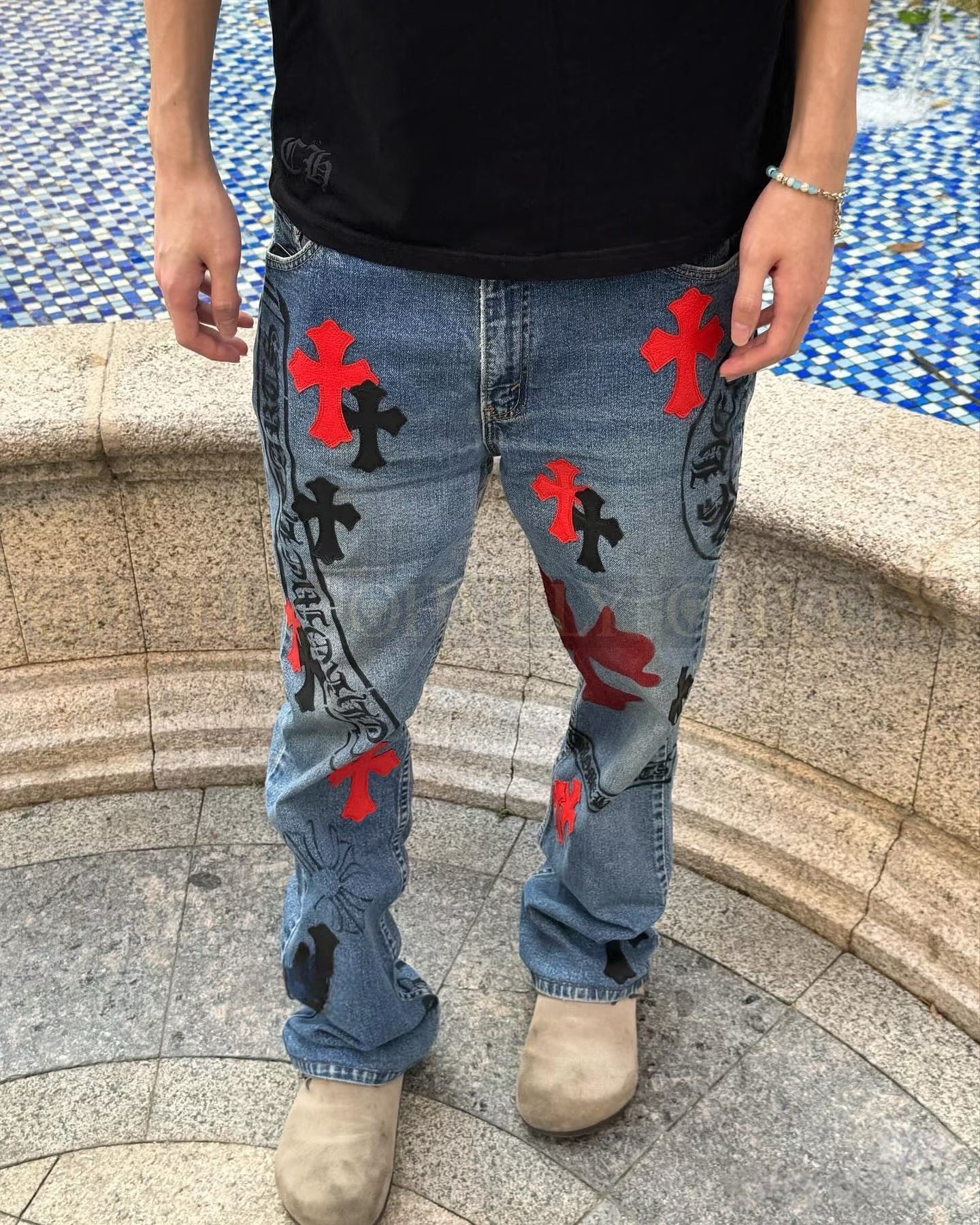 【 ZP버전 】크롬하츠 Chrome Hearts 블랙 레드 멀티 크로스 패치 빈티지 데님 팬츠