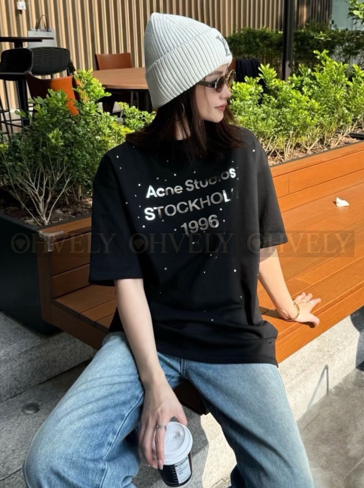 【 ZP버전 】아크네 스튜디오 Acne Studios 스톡홀름 1996 라인스톤 로고 티셔츠