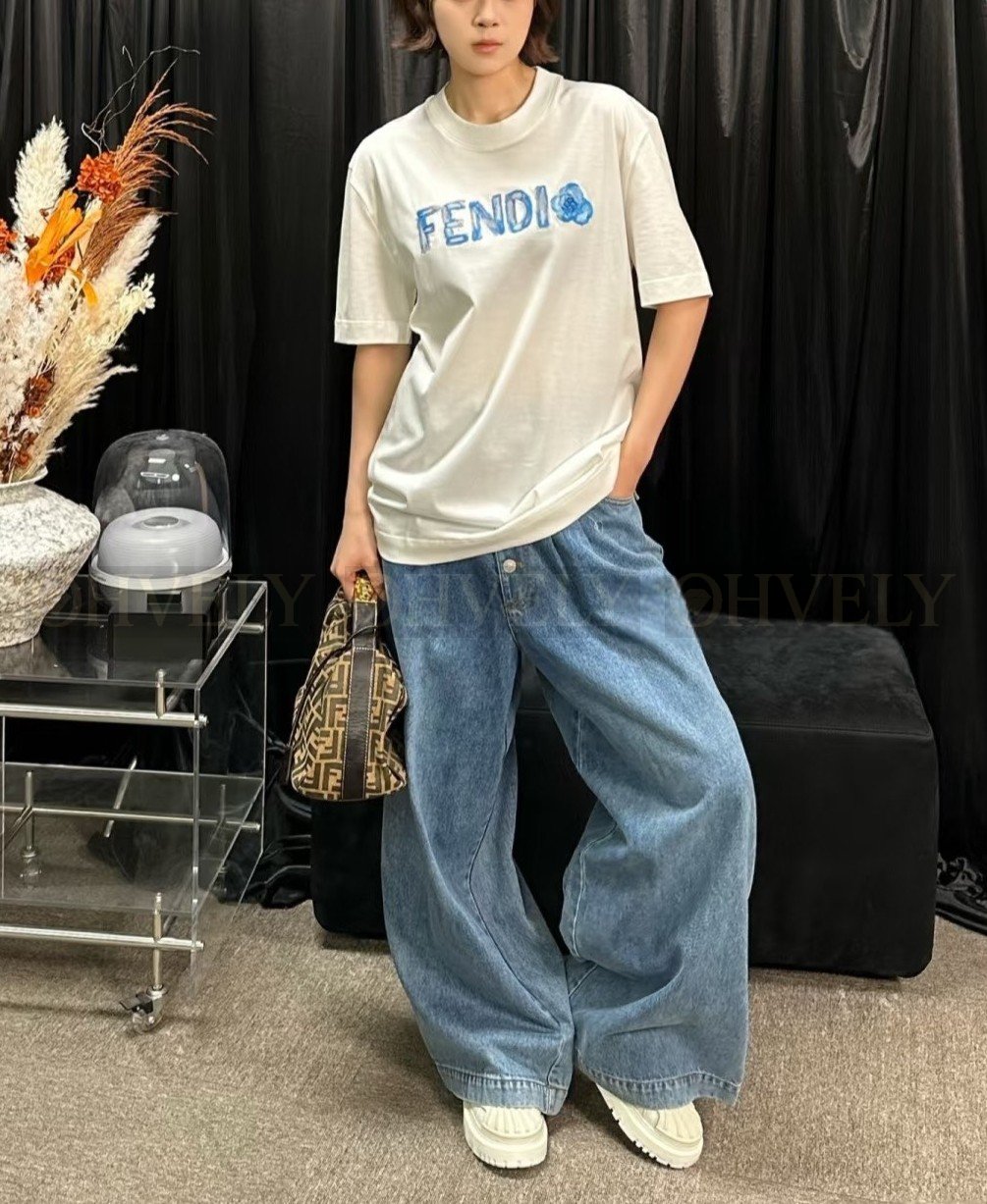【 ZP버전 】펜디 Fendi 핸드 드로잉 로고 자수 티셔츠