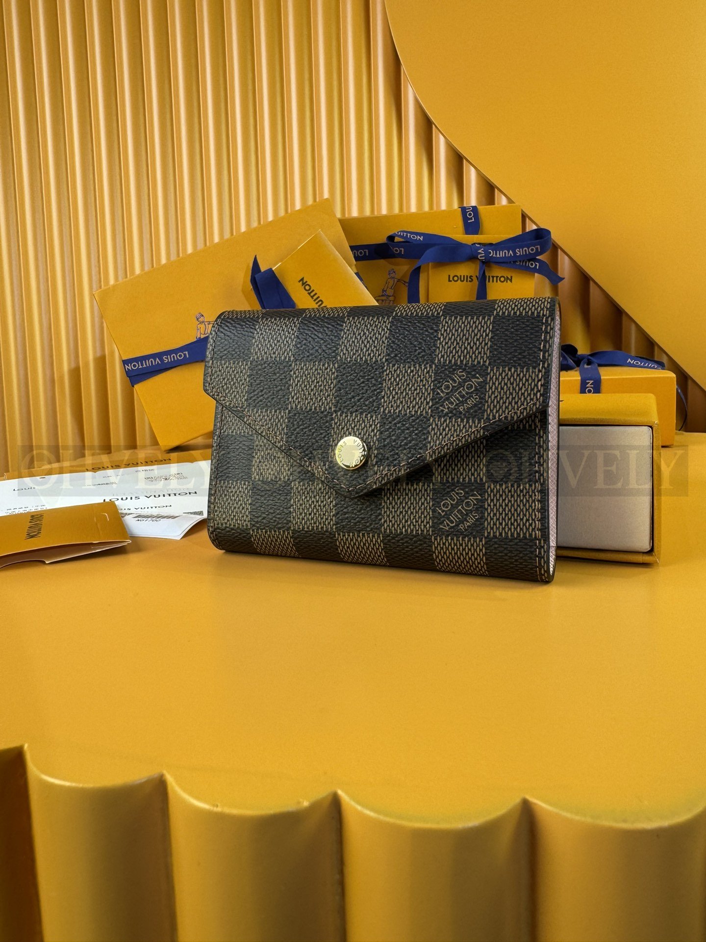 【 ZP 버전 】루이비통 Louis Vuitton 빅토리느 월릿 골드버튼