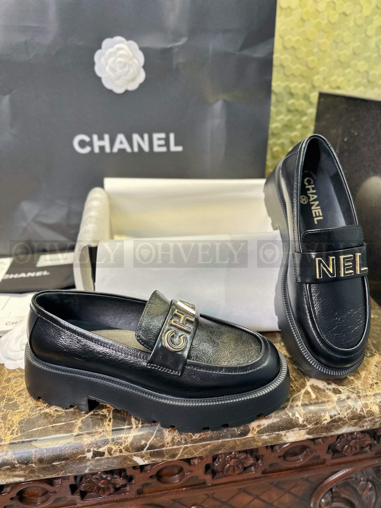 【 ZP버전 】CN 주름 카프스킨 메탈 레터링 로고 플랫폼 로퍼 블랙 상품 썸네일