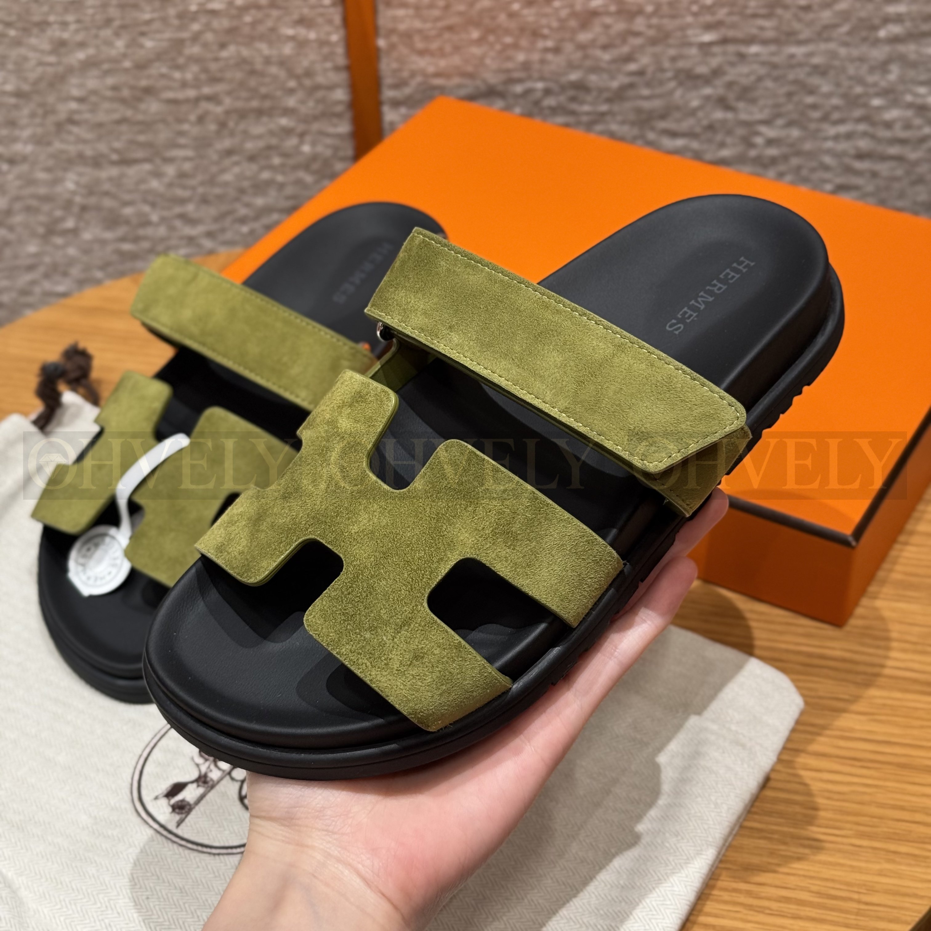 【 ZP버전 】H 치프레 샌들 카키 스웨이드 셰브르 상품 썸네일