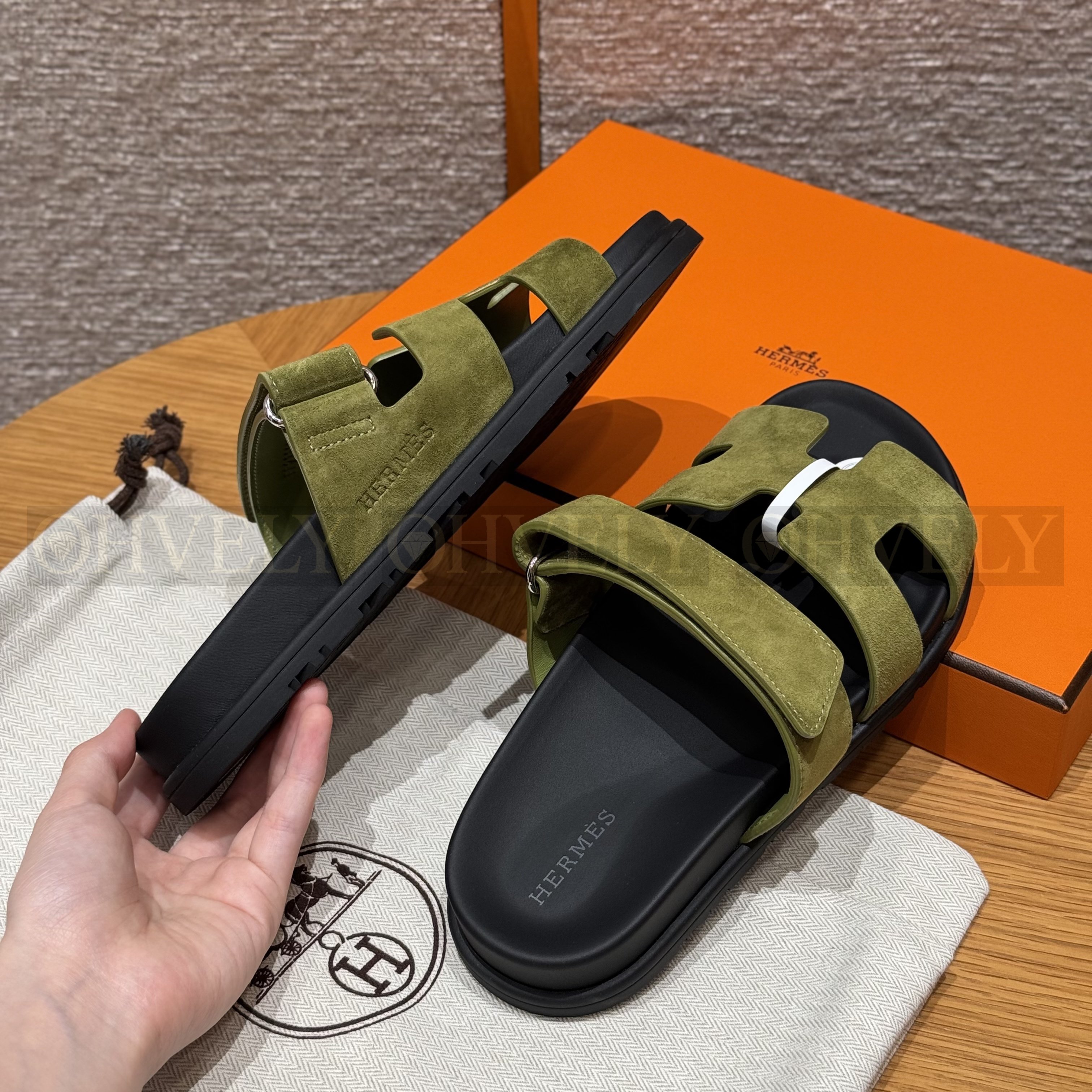 【 ZP버전 】H 치프레 샌들 카키 스웨이드 셰브르 상품 썸네일