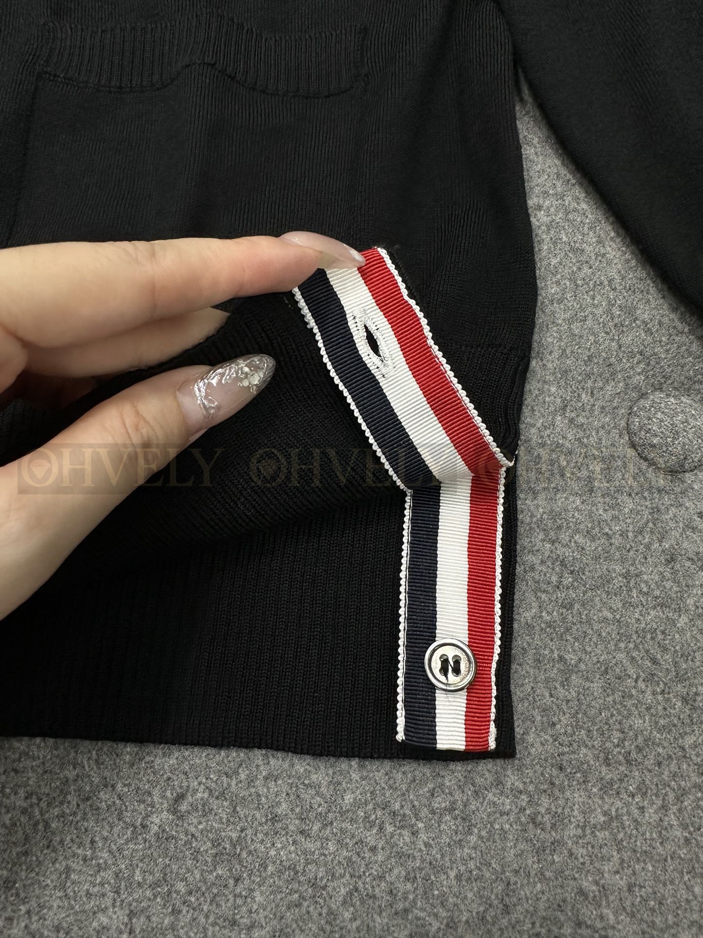 【 ZP버전 】TB 클래식 사선 사바 울 브이넥 가디건 상품 썸네일