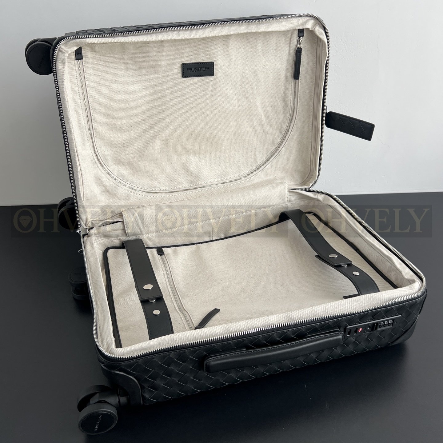 【 ZP버전 】BV 인트레치아토 가죽 캐리어 기내용 캐리어 상품 썸네일