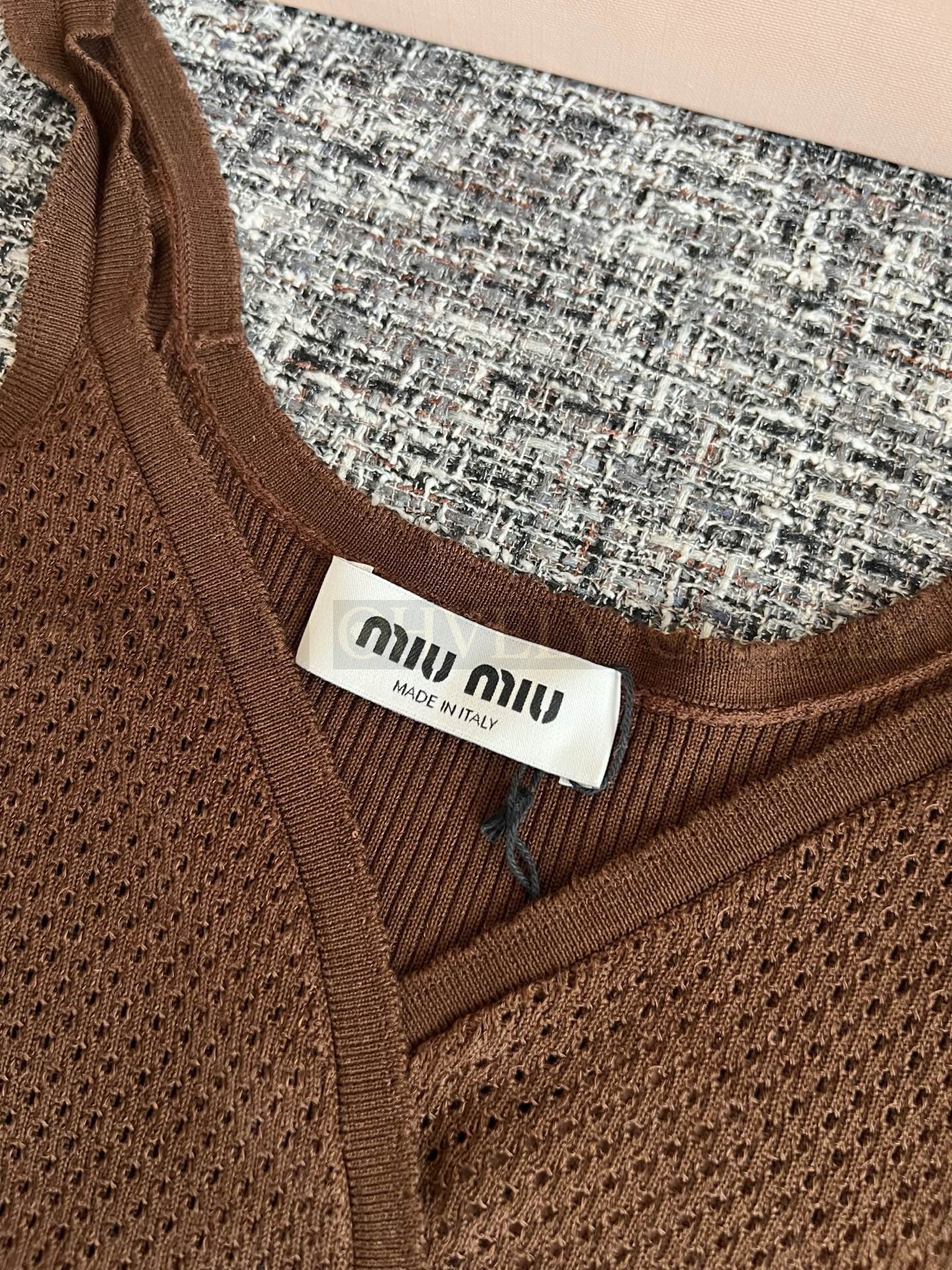【 ZP버전 】MIU  V넥 펀칭 니트 나시 탑 베스트 상품 썸네일