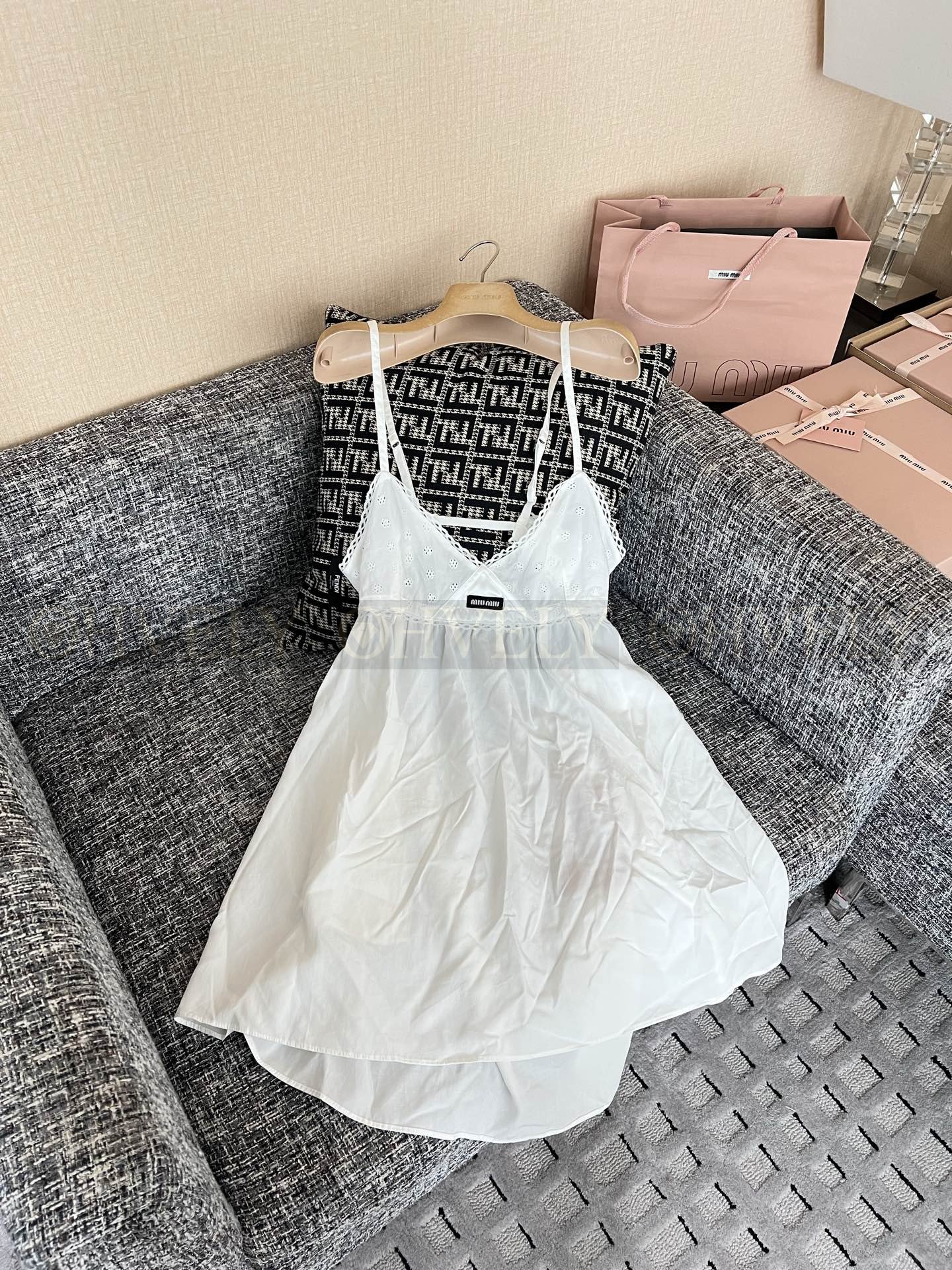 【 ZP버전 】MIU 자수 펀칭 자카드 나시 원피스 상품 썸네일