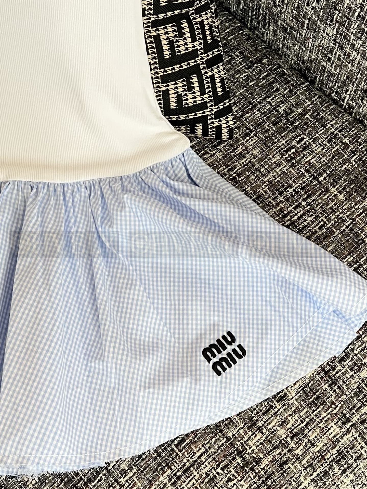 【 ZP버전 】MIU 화이트 블루 배색 튜브탑 원피스 상품 썸네일
