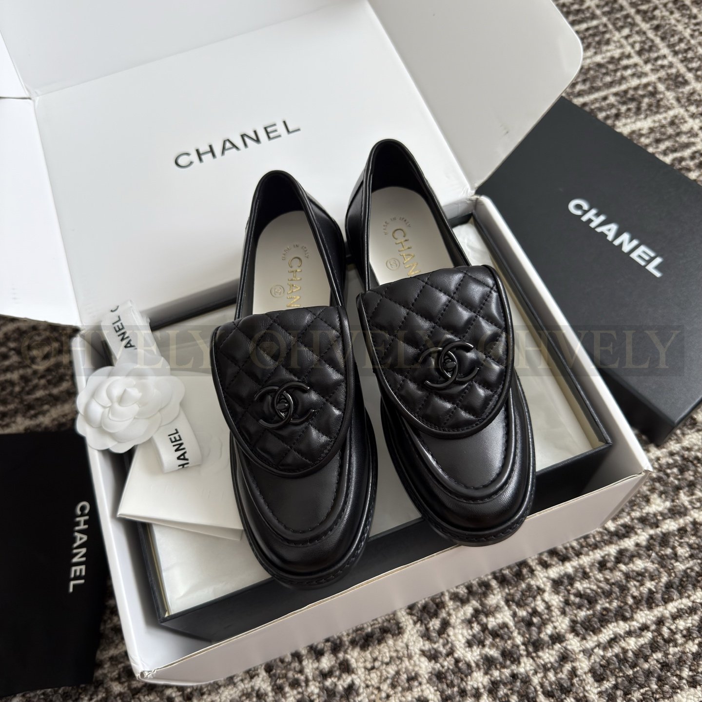 【 ZP버전 】CN 퀼팅 올 블랙 로고 플랩 로퍼 상품 썸네일