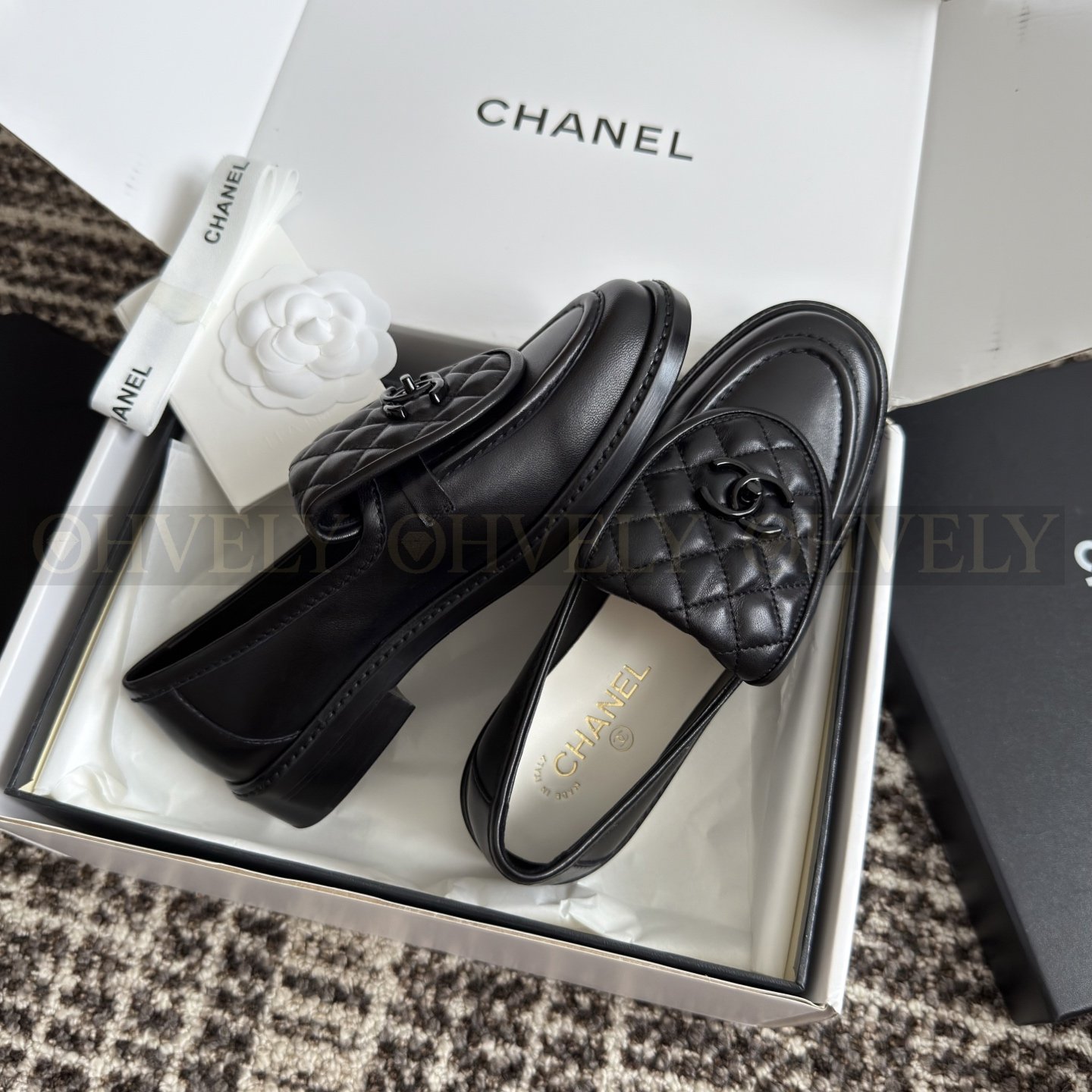 【 ZP버전 】CN 퀼팅 올 블랙 로고 플랩 로퍼 상품 썸네일