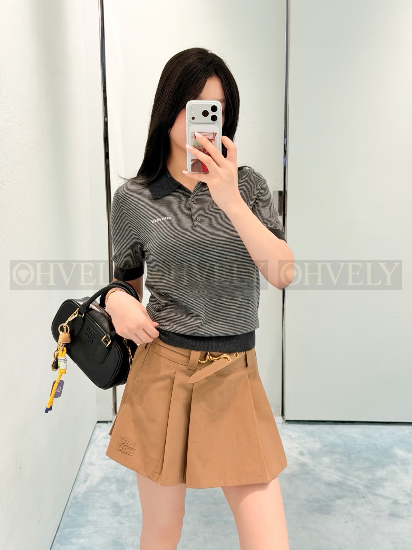 【 ZP버전 】MIU 다크그레이 스트라이프 배색 카라 폴로 반팔 티셔츠 상품 썸네일