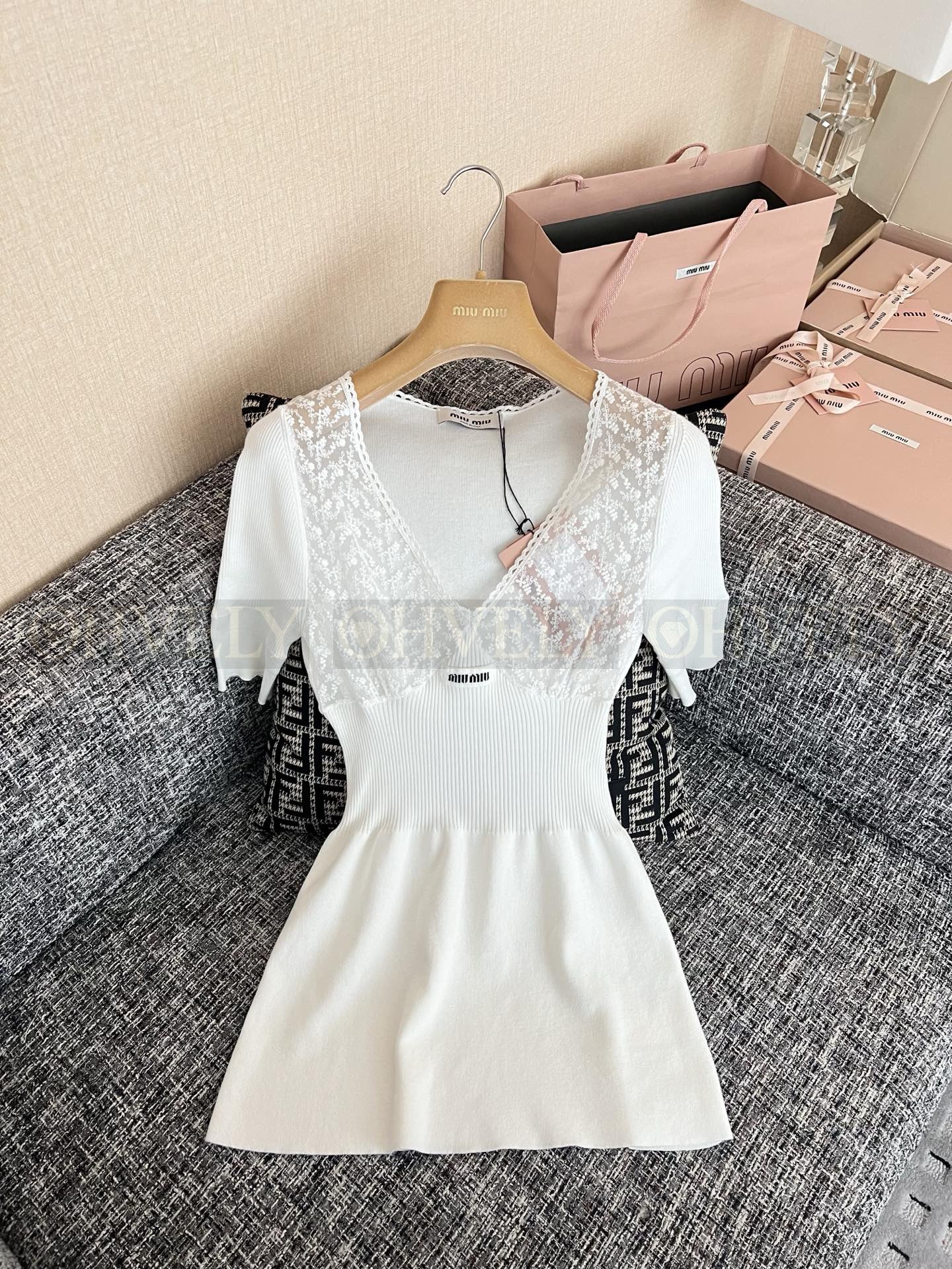 【 ZP버전 】MIU 레이스 패치워크 웨이스트 슬림 상의 상품 썸네일