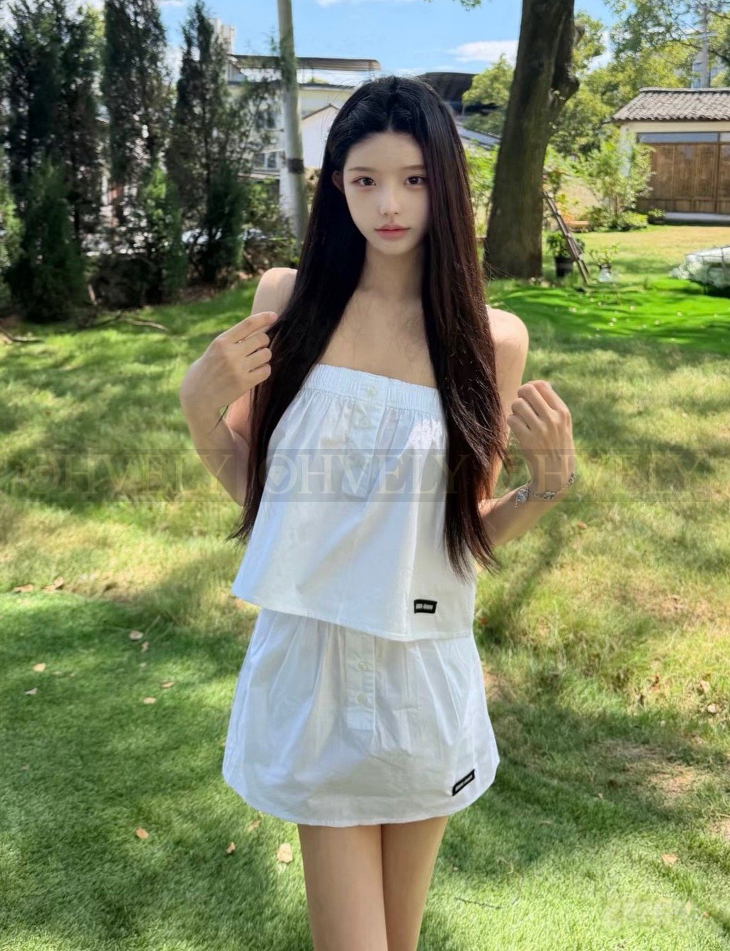 【 ZP버전 】MIU 화이트 크롭 슬리브리스 뷔스티에 탑