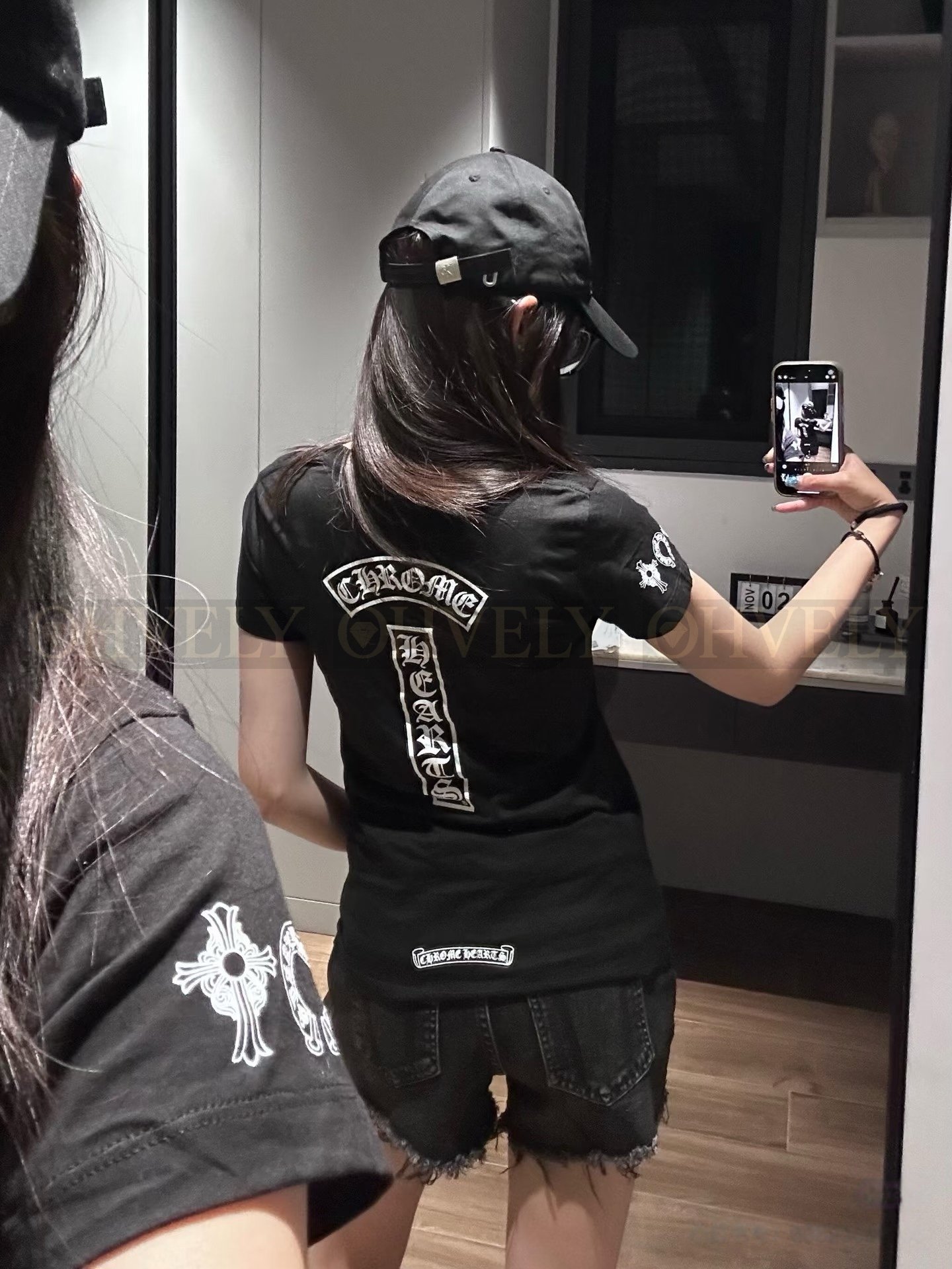 【 ZP버전 】크롬하츠 브이넥 두루마리 호스슈 프린팅 반팔 티셔츠 상품 썸네일