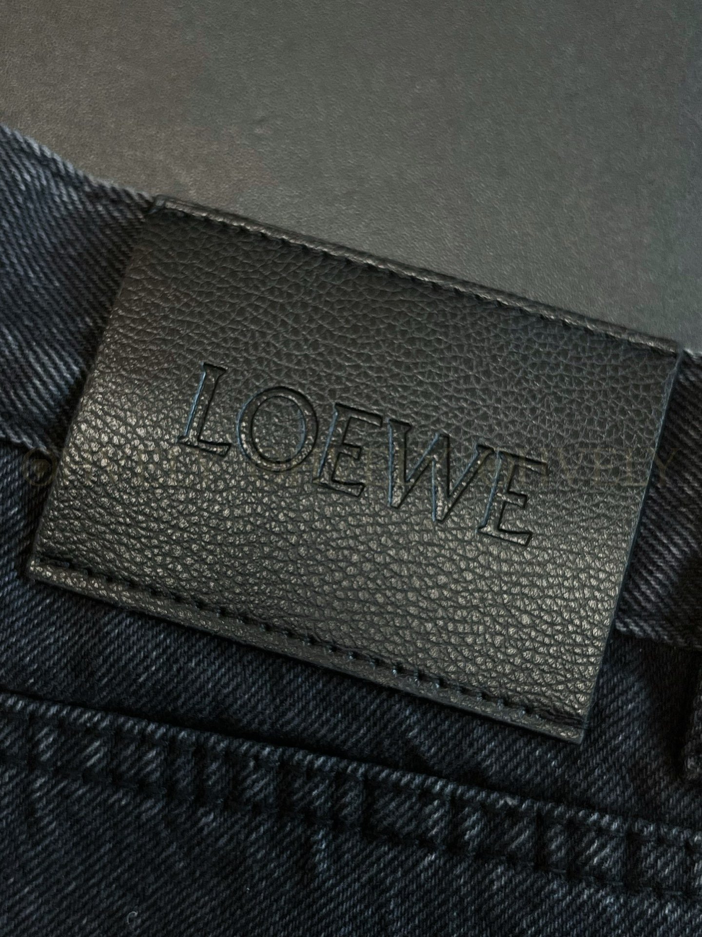 【 ZP버전 】LOW 엠보스 가죽 패치 데님 팬츠 상품 썸네일