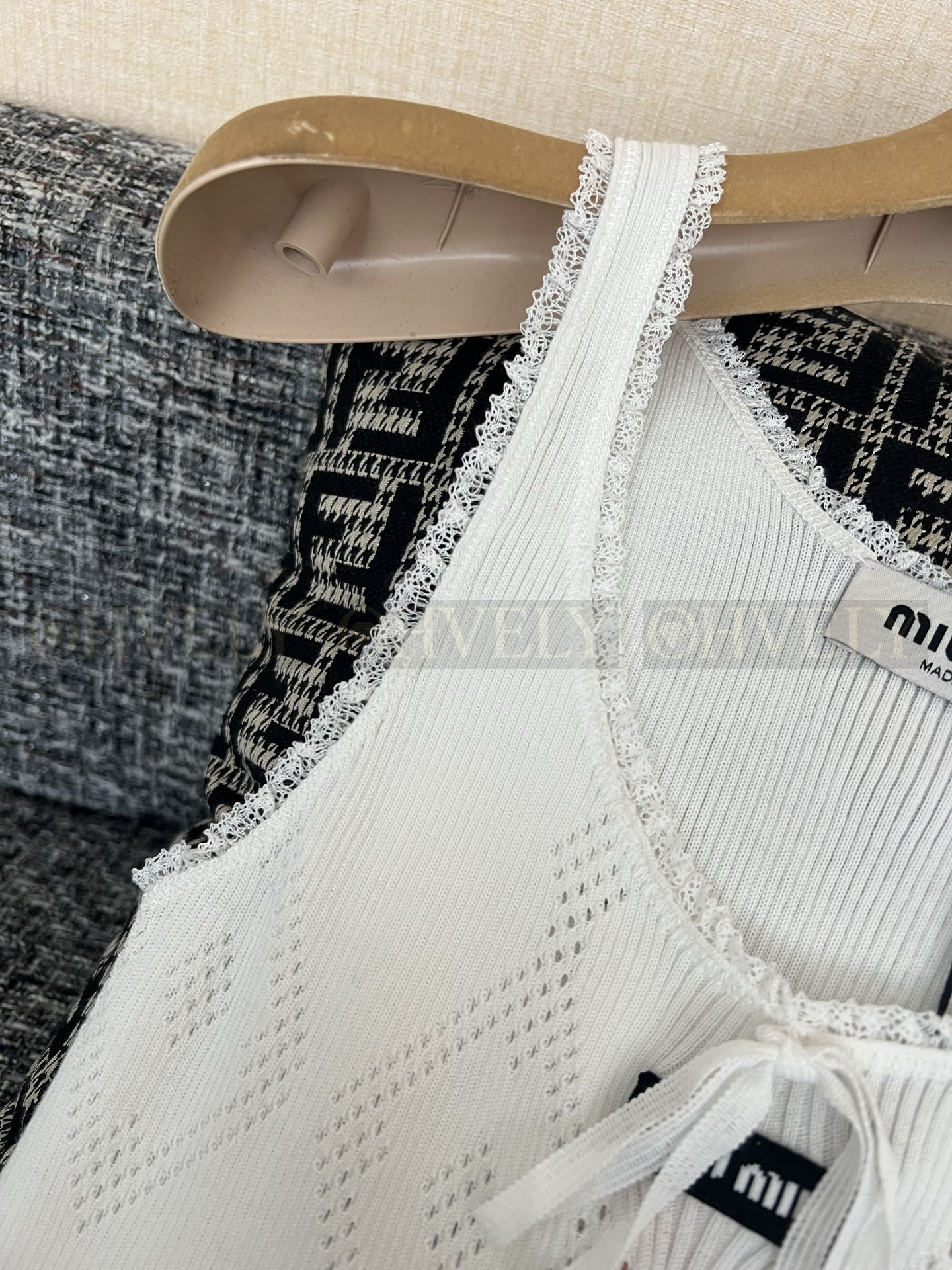 【 ZP버전 】MIU 펀칭 다이아 니트 조끼 베스트 탑 상품 썸네일