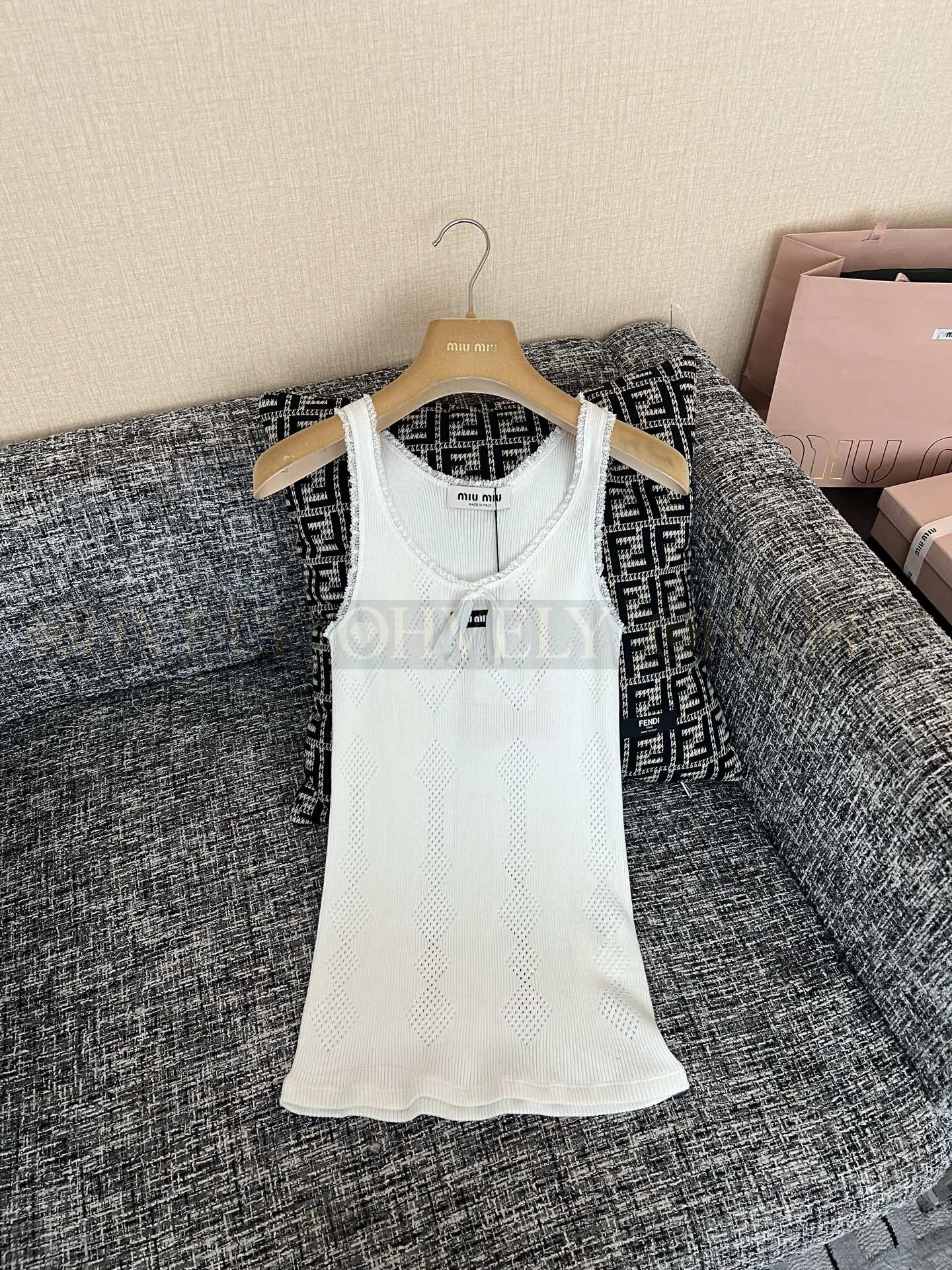 【 ZP버전 】MIU 펀칭 다이아 니트 조끼 베스트 탑 상품 썸네일