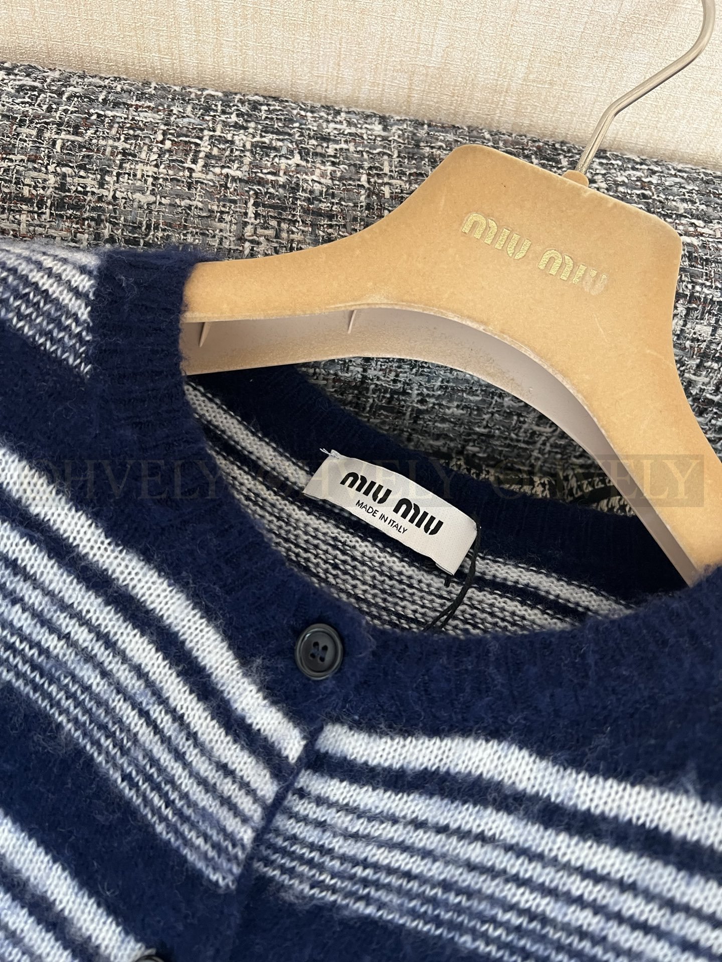 【 ZP버전 】MIU 네이비 그레이 스트라이프 캐시미어 가디건 상품 썸네일