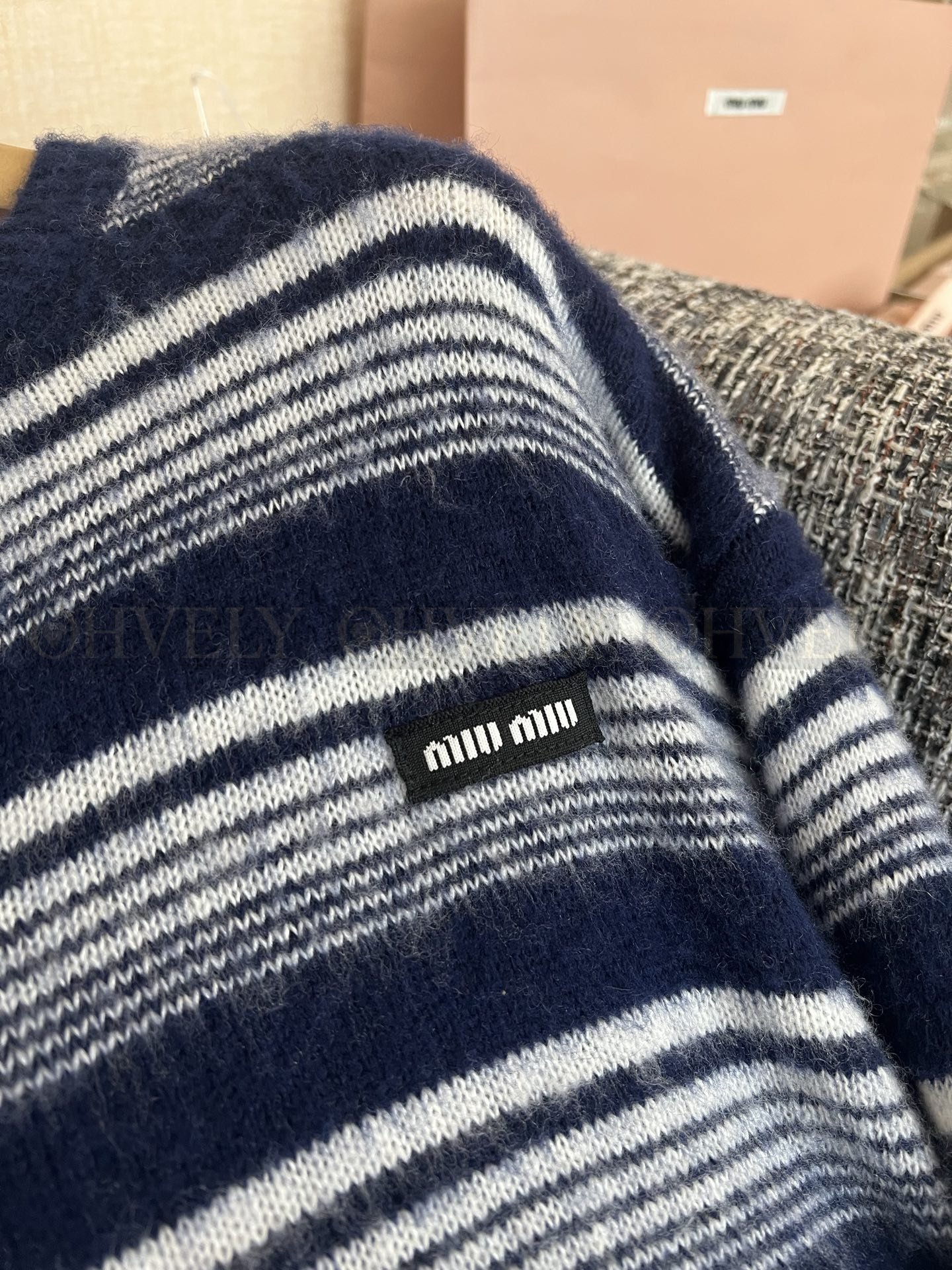 【 ZP버전 】MIU 네이비 그레이 스트라이프 캐시미어 가디건 상품 썸네일