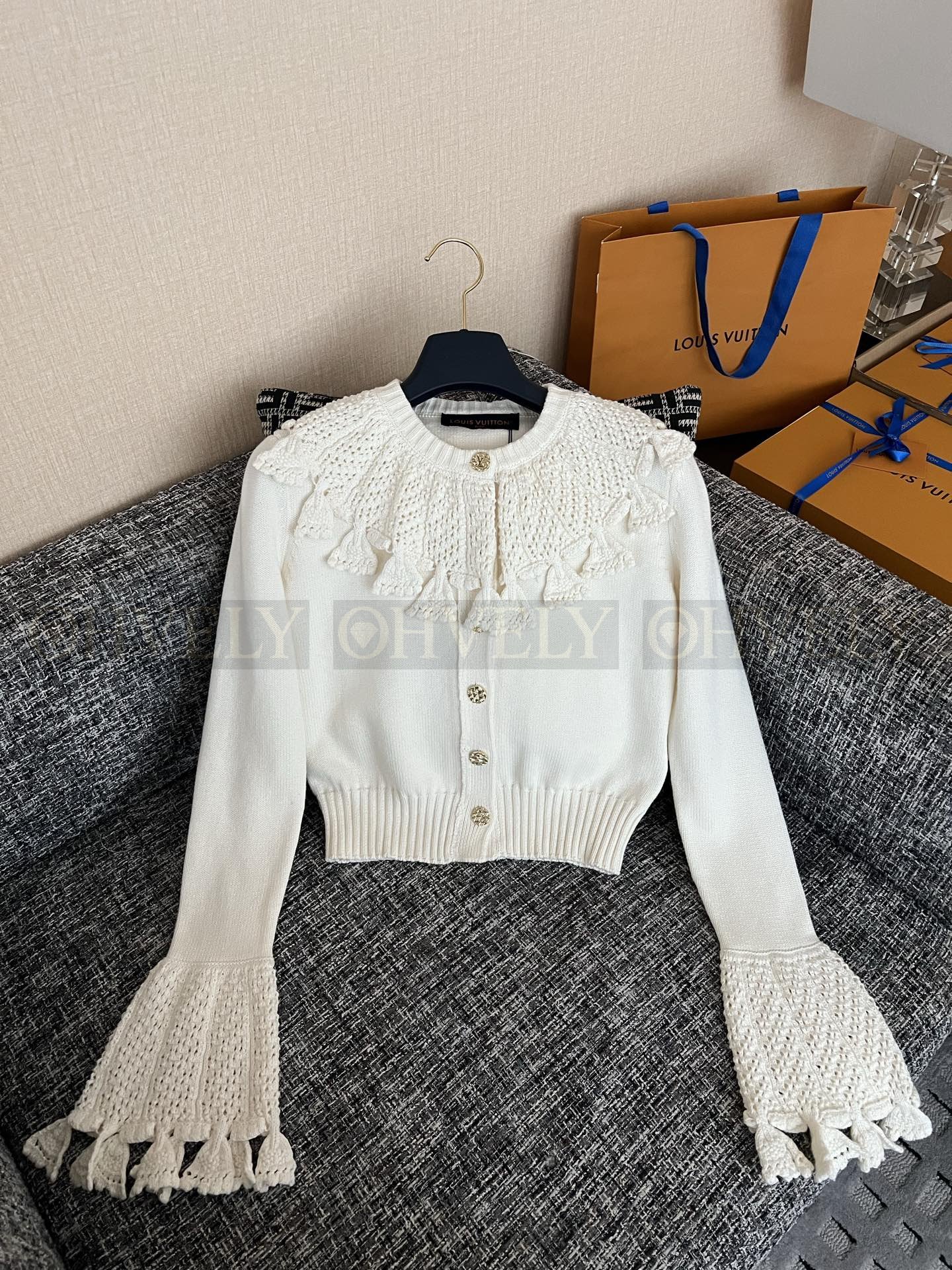 【 ZP버전 】LV 프릴 칼라 나팔소매 가디건 니트 스웨터 상품 썸네일