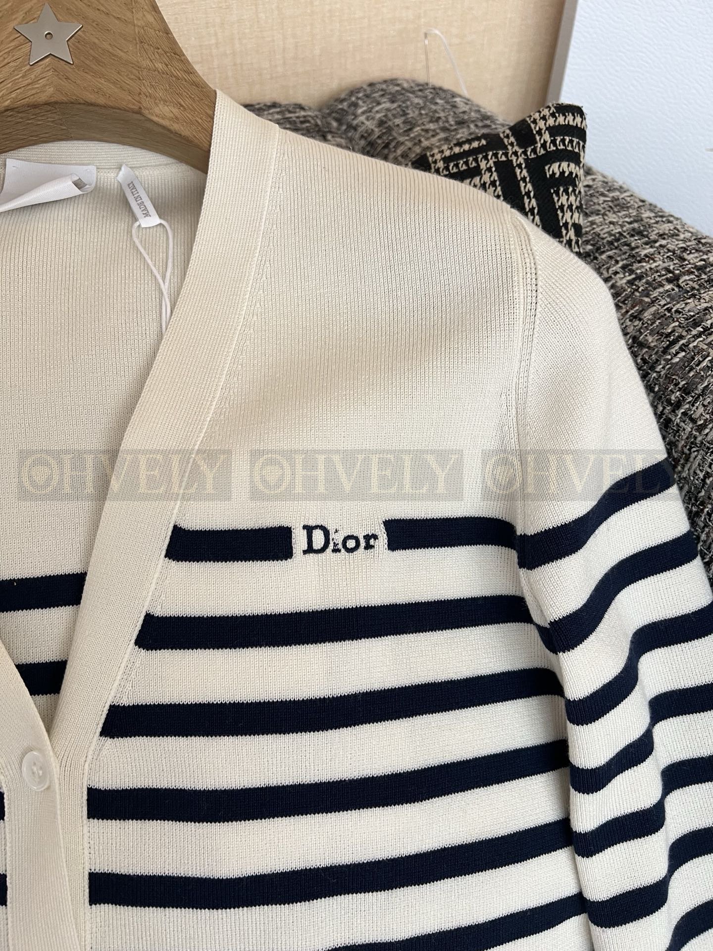 【 ZP버전 】DI 클래식 스트라이프 브이넥 니트 가디건 상품 썸네일
