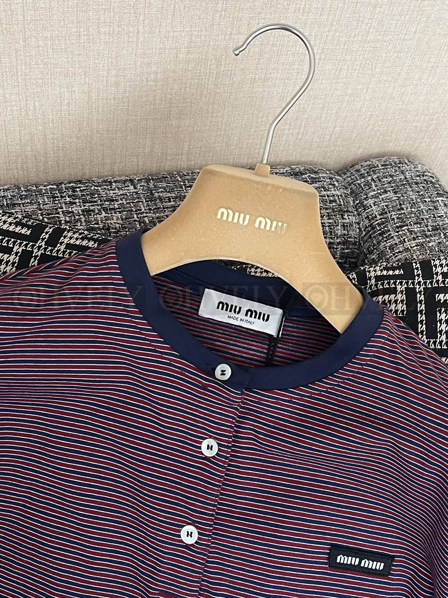 【 ZP버전 】MIU 바이올렛 파인 스트라이프 긴팔 티셔츠 상품 썸네일