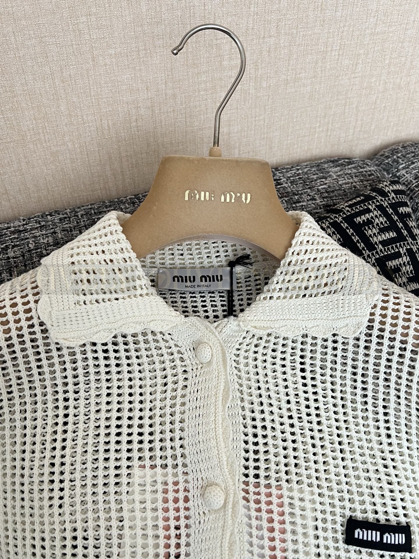 【 ZP버전 】MIU 아이보리 펀칭 니트 가디건 상품 썸네일