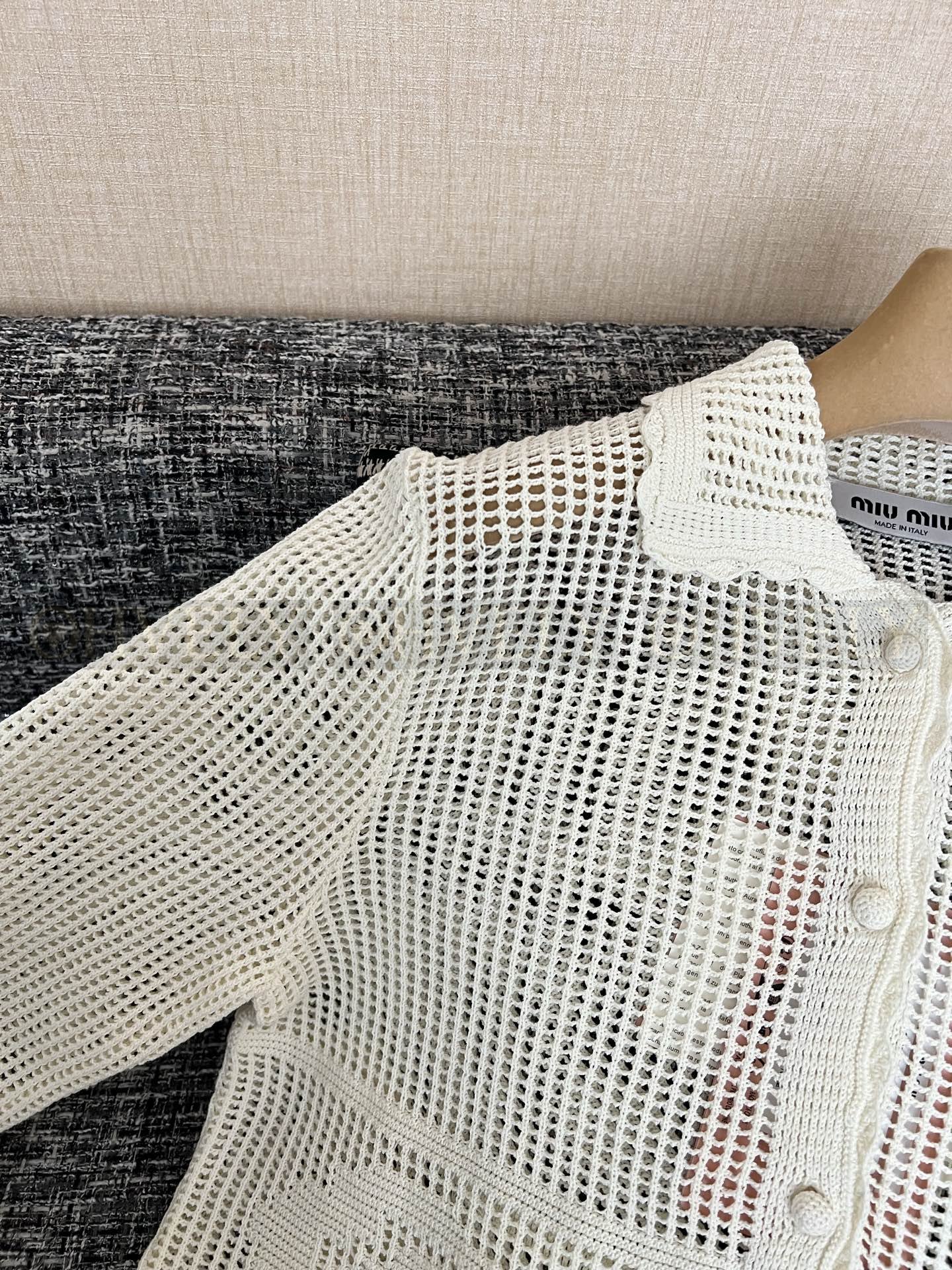 【 ZP버전 】MIU 아이보리 펀칭 니트 가디건 상품 썸네일