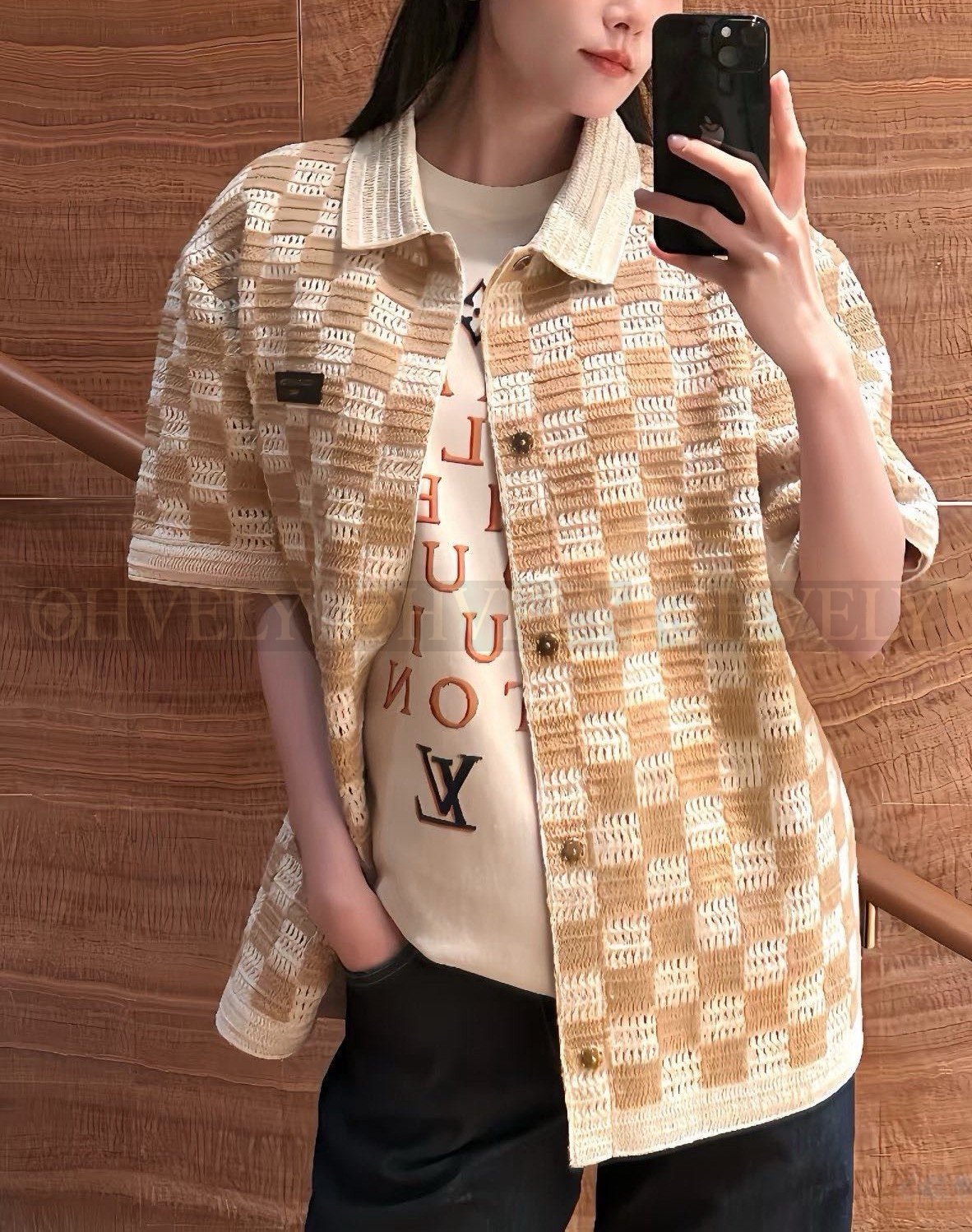 【 ZP버전 】LV 레터링 아일렛 니트 반팔 셔츠 상품 썸네일