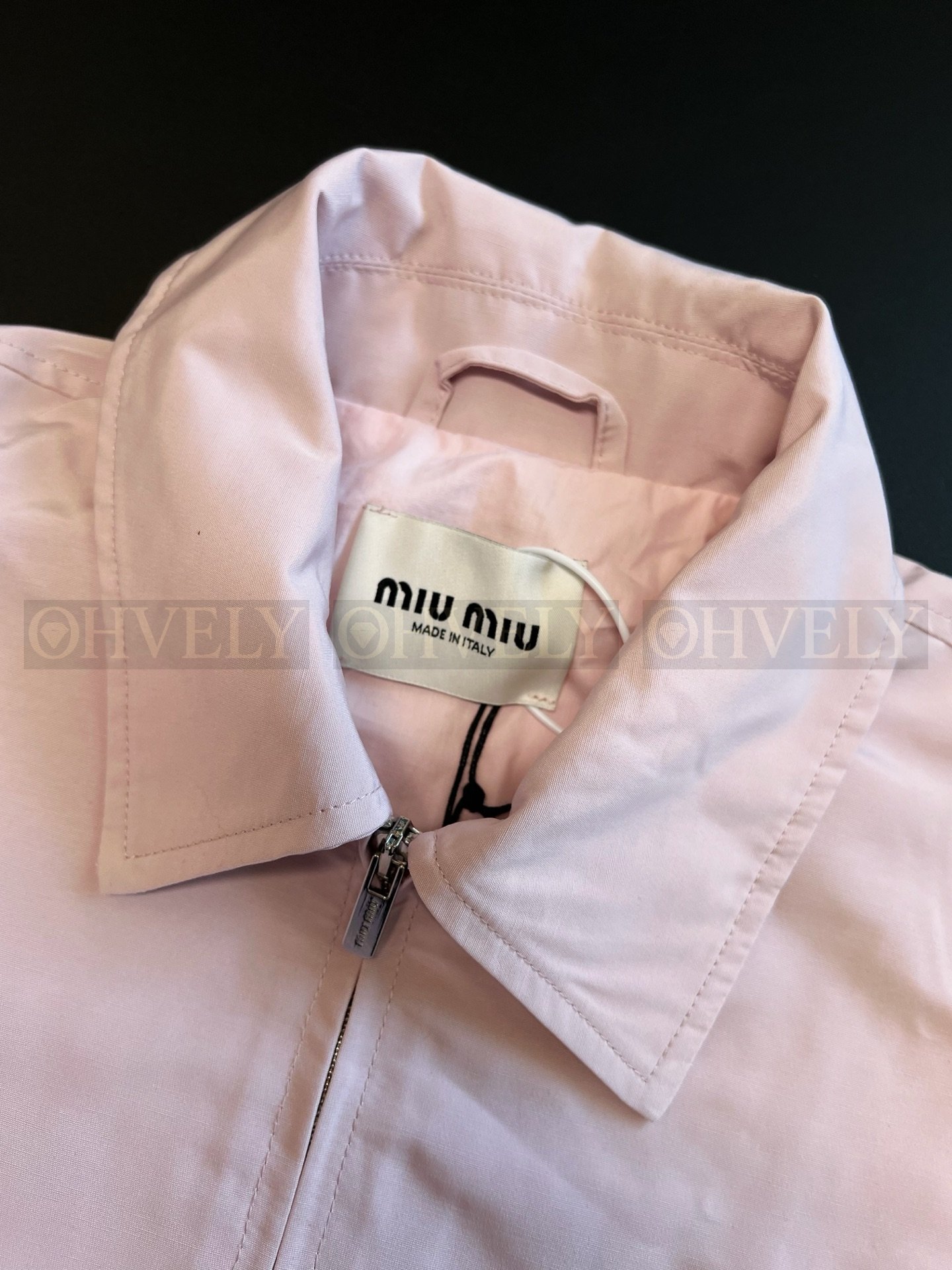 【 ZP버전 】MIU 자수 로고 라이트 핑크 아우터 상품 썸네일