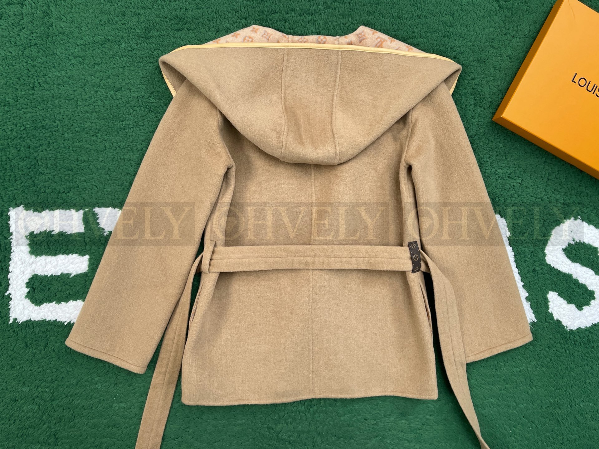 【 ZP버전 】LV 모노그램 비대칭 랩 코트 상품 썸네일
