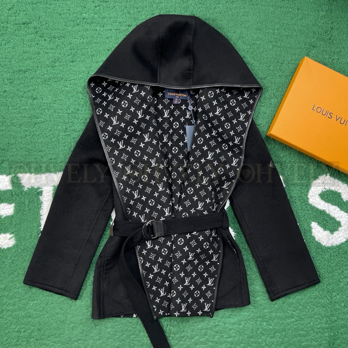 【 ZP버전 】LV 벨티드 랩 숏 코트 상품 썸네일
