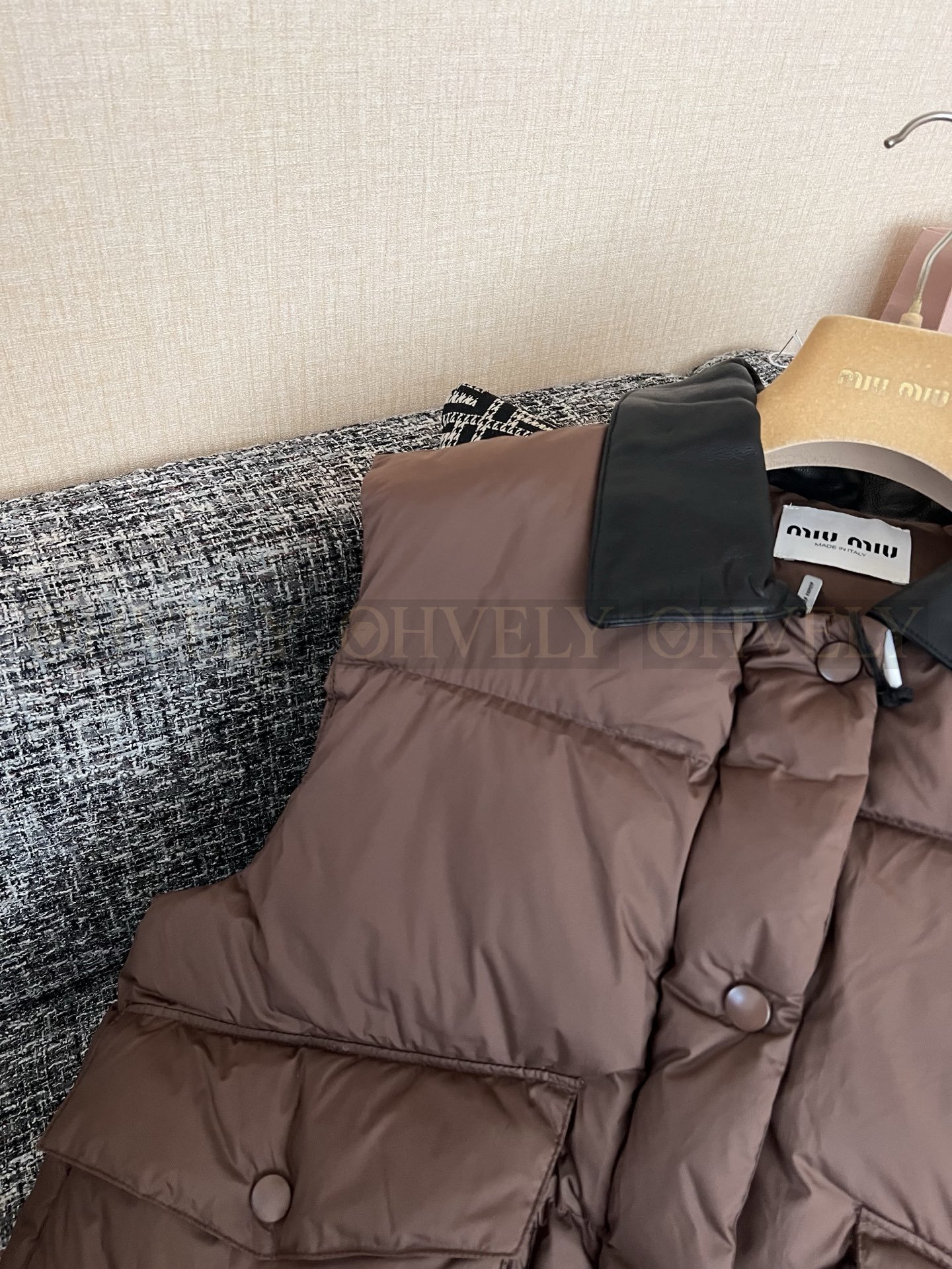 【 ZP버전 】MIU 칼라 가죽 카라 다운 베스트 상품 썸네일